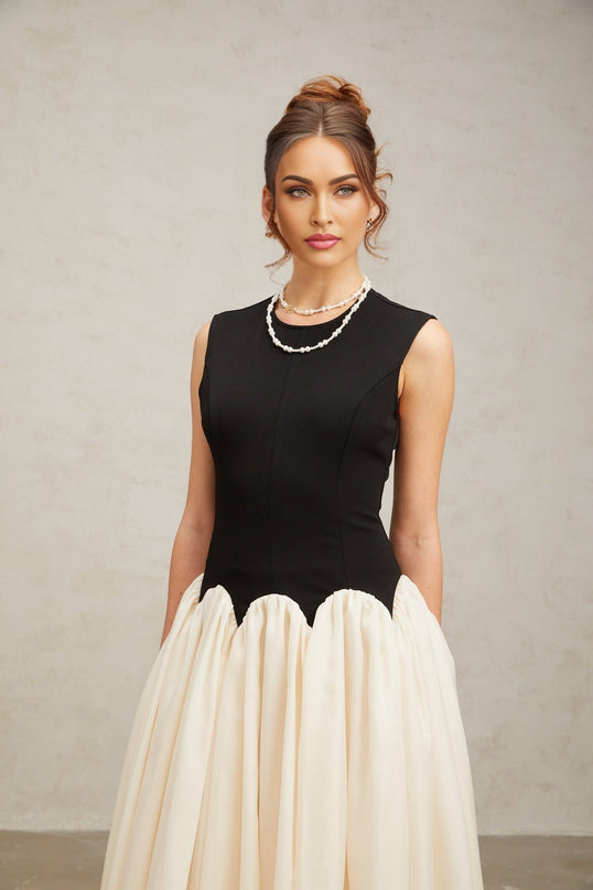 A long maxi dress with puffed sleeves featuring color blocking in different shades