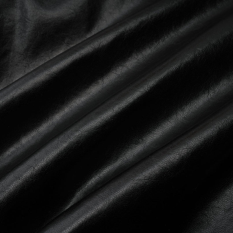 A short quilted leather jacket in black with a slim fit and zippered front