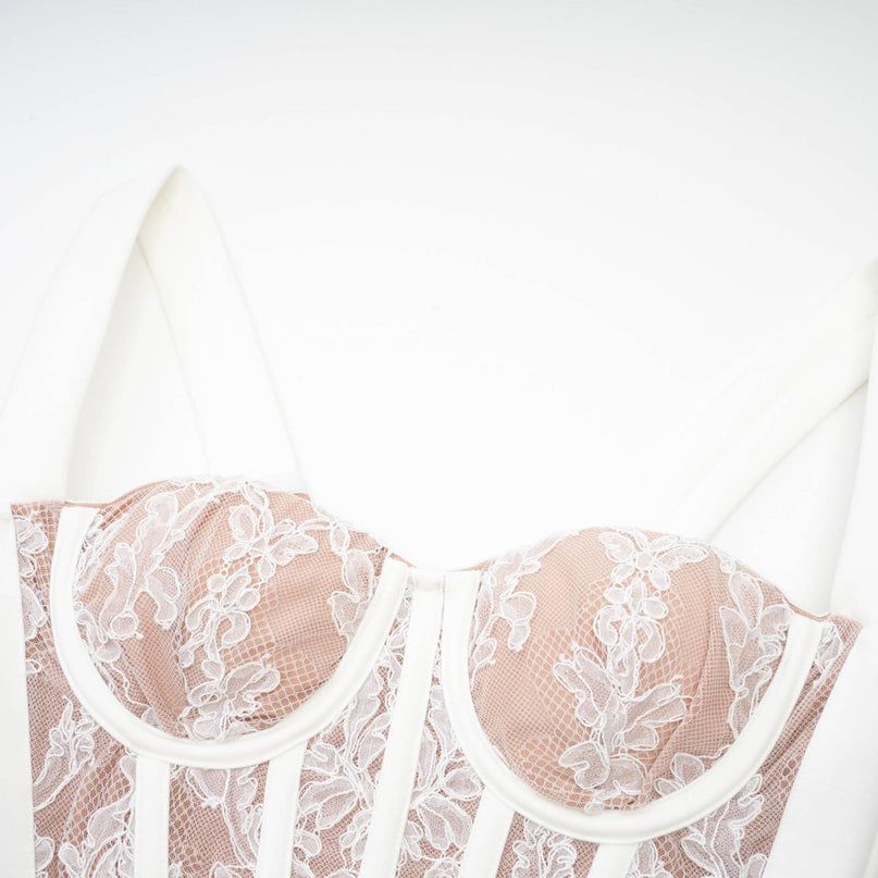 A sleek black bandage midikleid dress with a bustier style top and form fitting silhouette