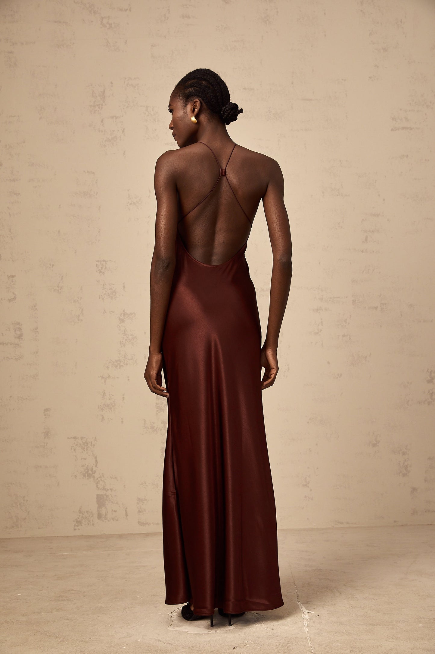 A winered maxi dress with lace panels and a satin finish named Eléonore