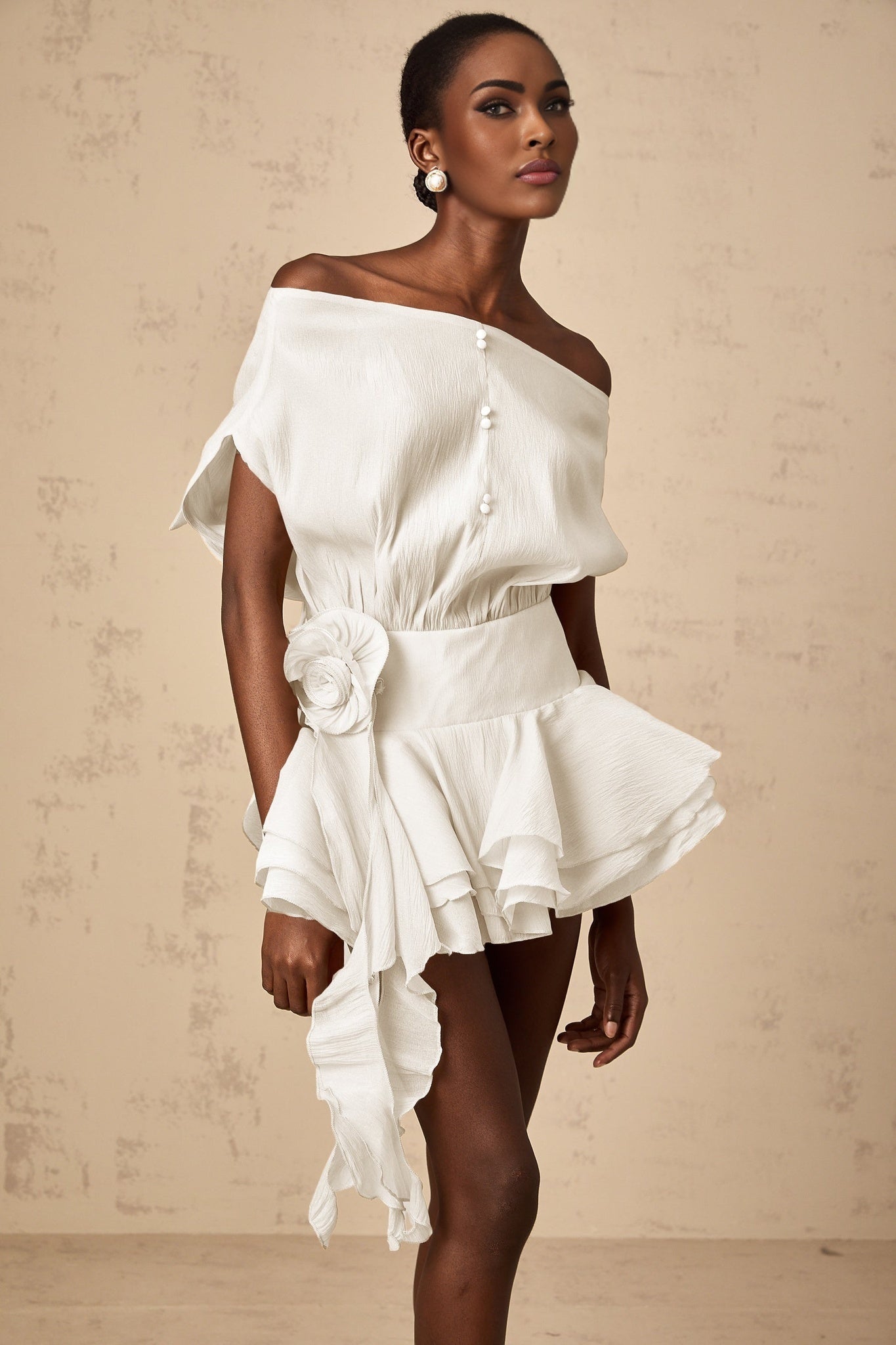Amélie Womens White Floral Appliqué Flounced Mini Dress