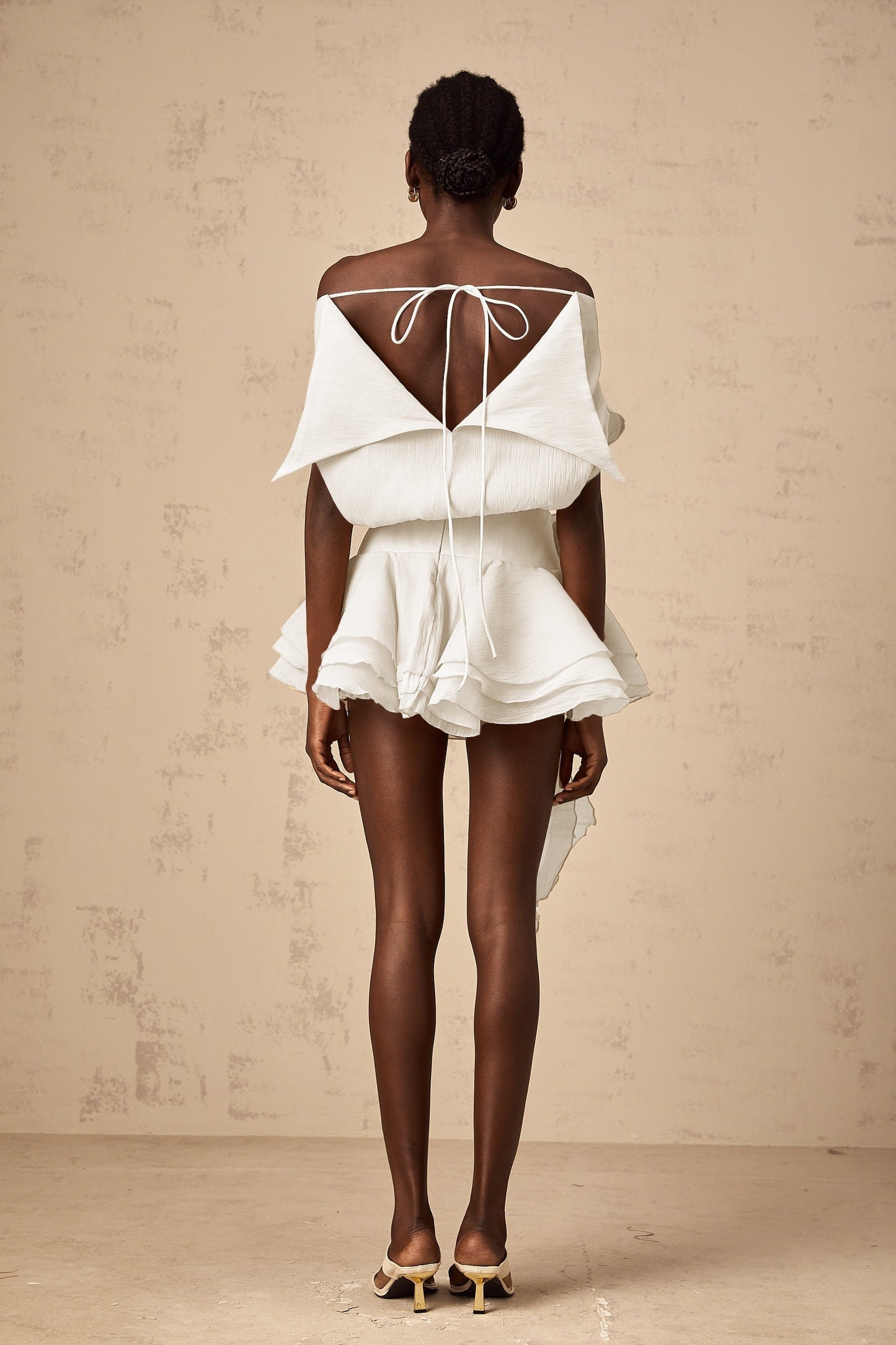 Amélie Womens White Floral Appliqué Flounced Mini Dress