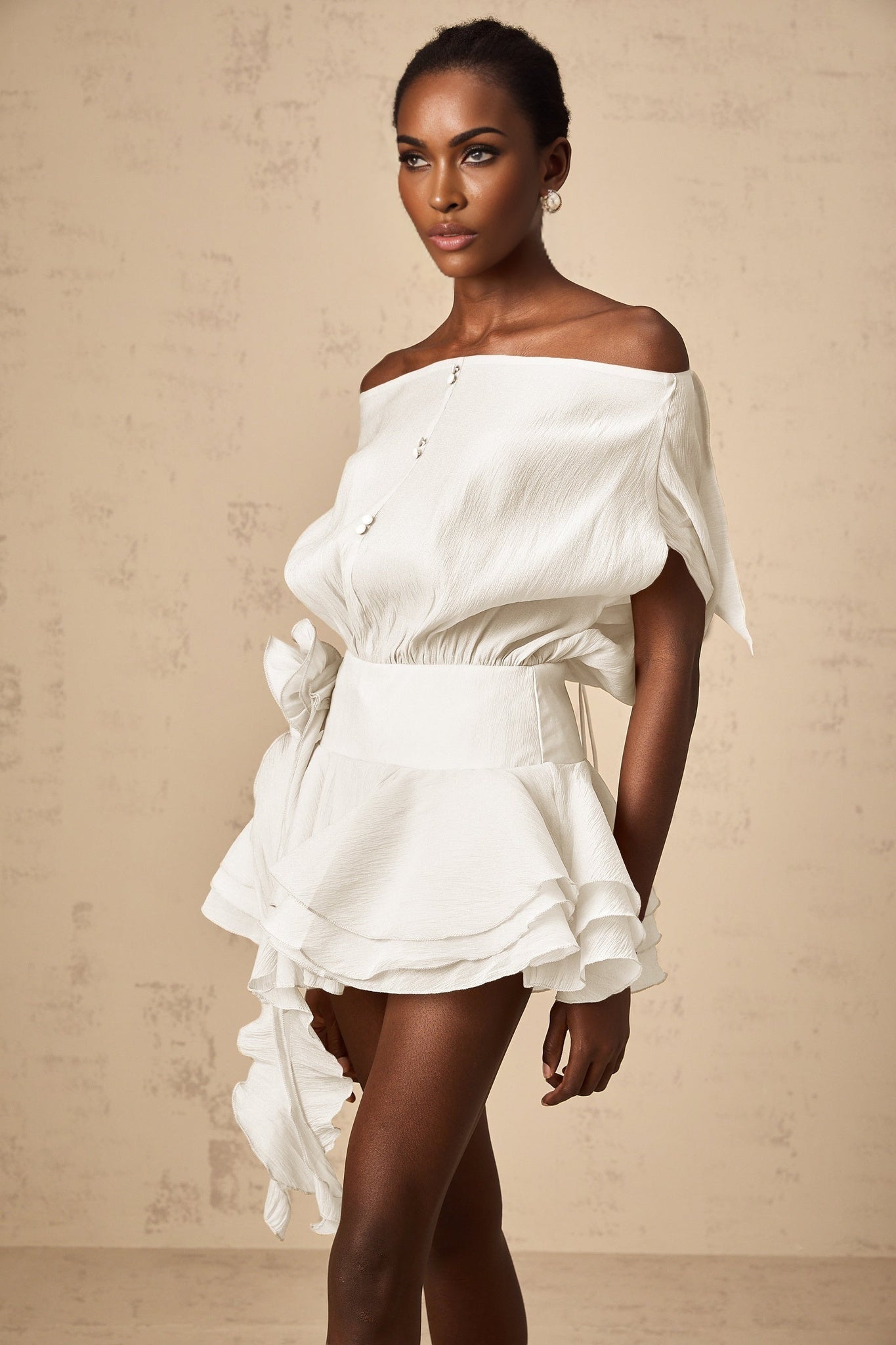 Amélie Womens White Floral Appliqué Flounced Mini Dress