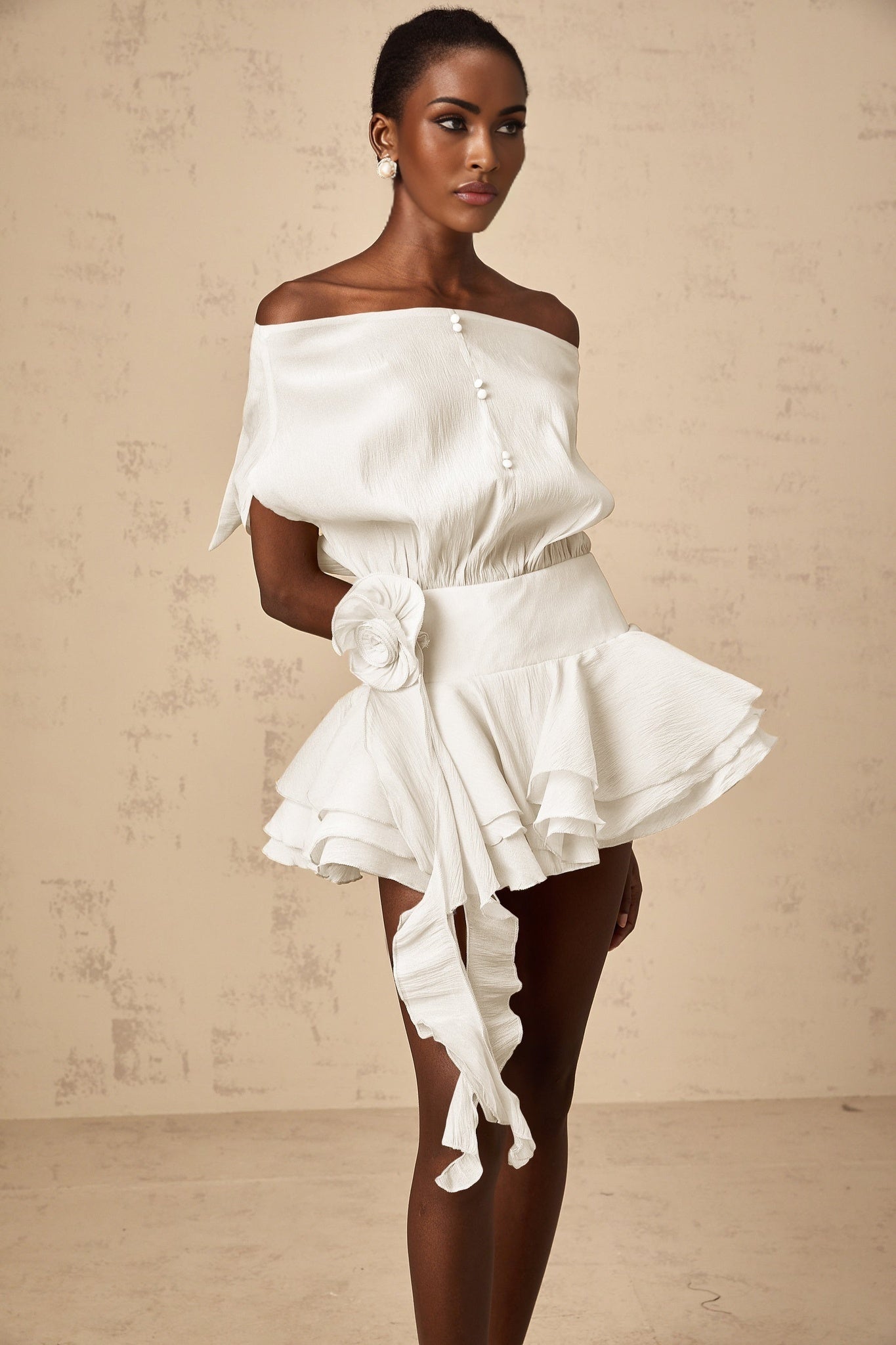 Amélie Womens White Floral Appliqué Flounced Mini Dress