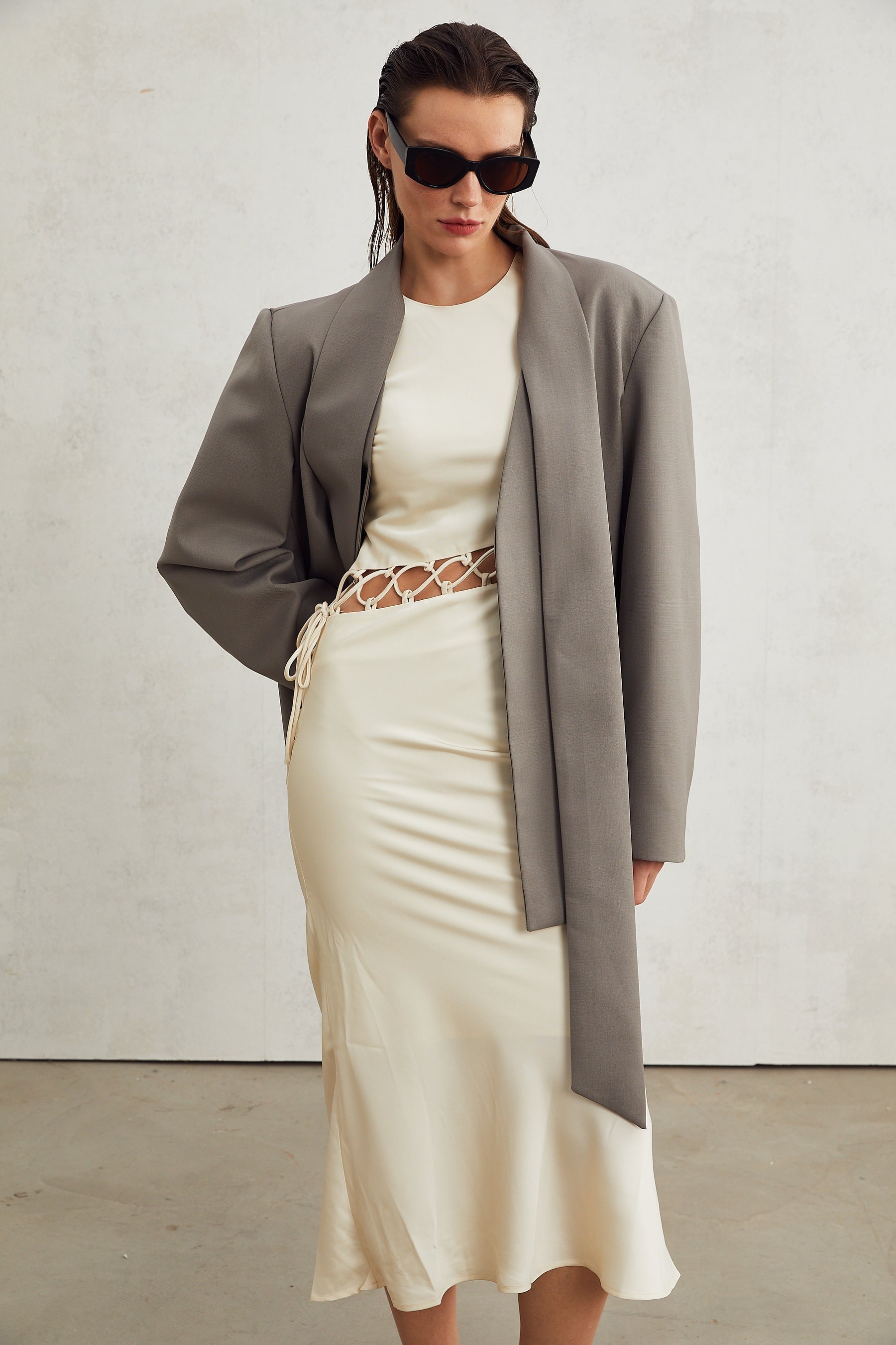 Béatrice grey collarless Vneck blazer