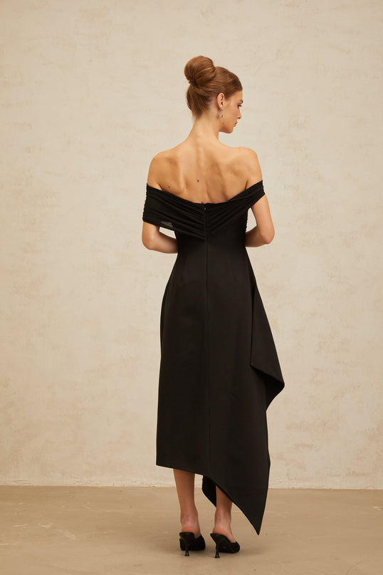 Black Off the Shoulder Maxi Dress with Cinched Waist and Ruched Detailing