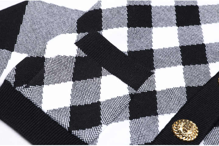 Black and white contrast argyle pattern cropped knit sweater with golden buttons