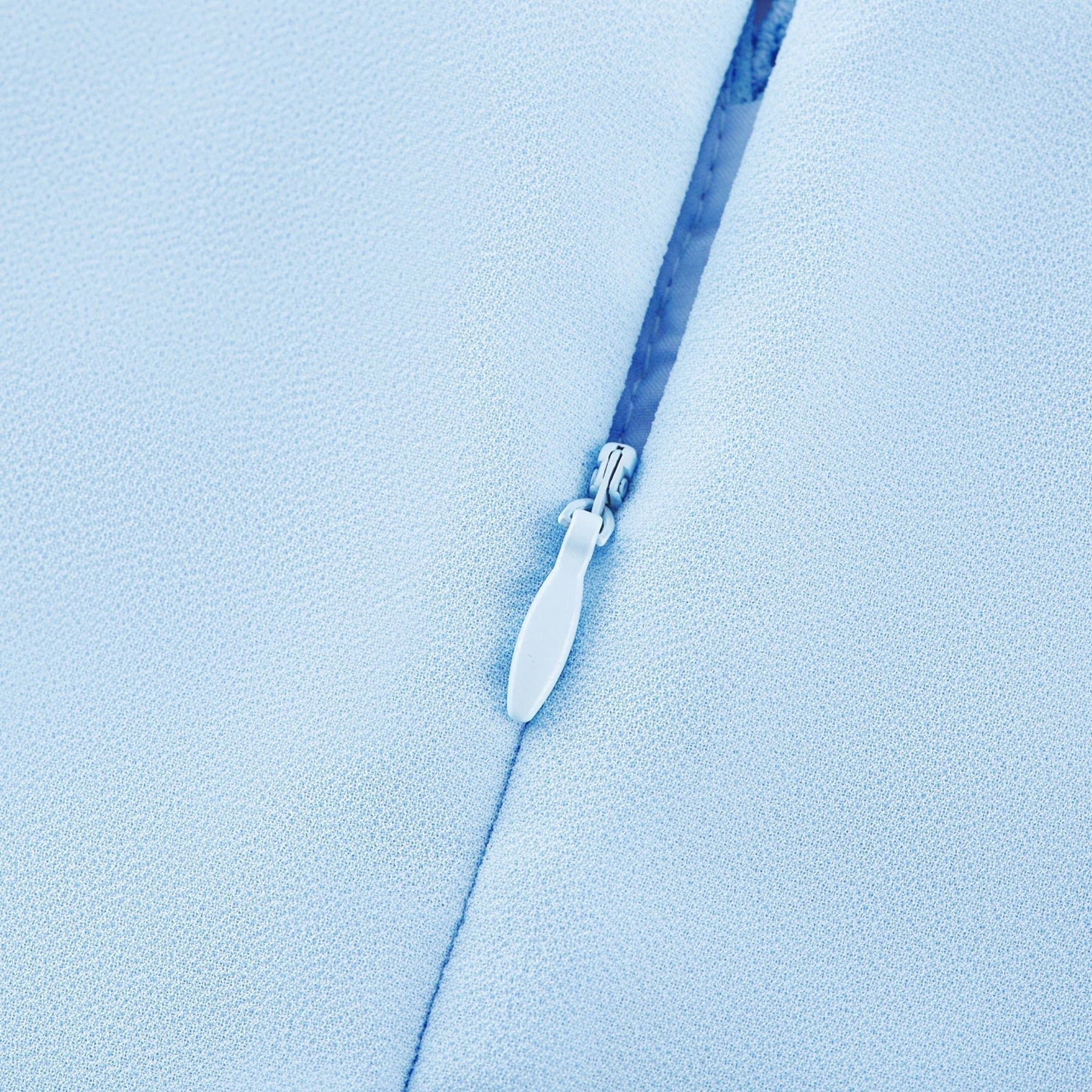 Blau Maxikleid Juno mit langen Ärmeln und Rüschen Cut outs an der Taille fließender Rock