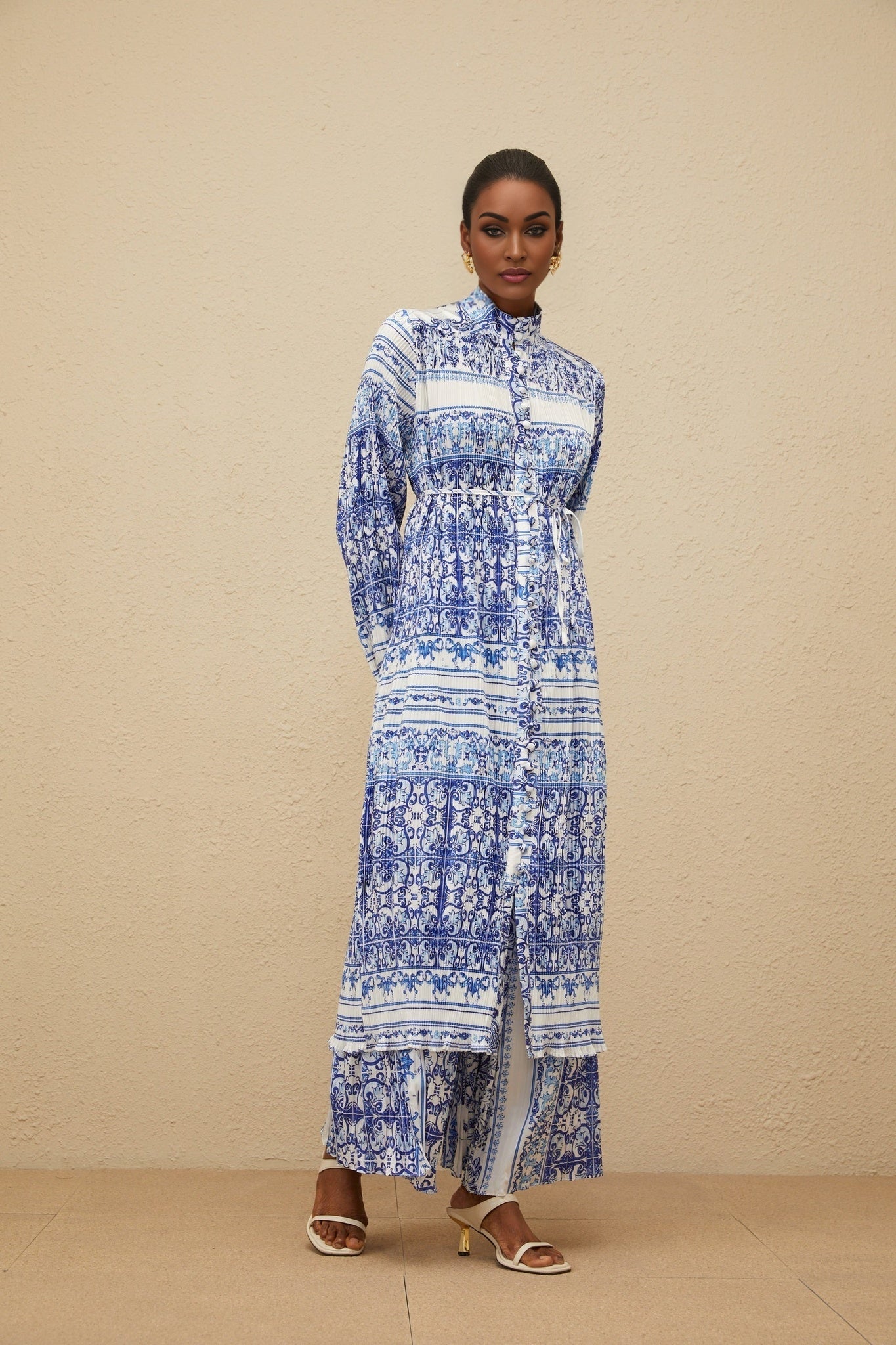 Blue and White Paisley Print Cardigan with Stand-up Collar and Long Sleeves