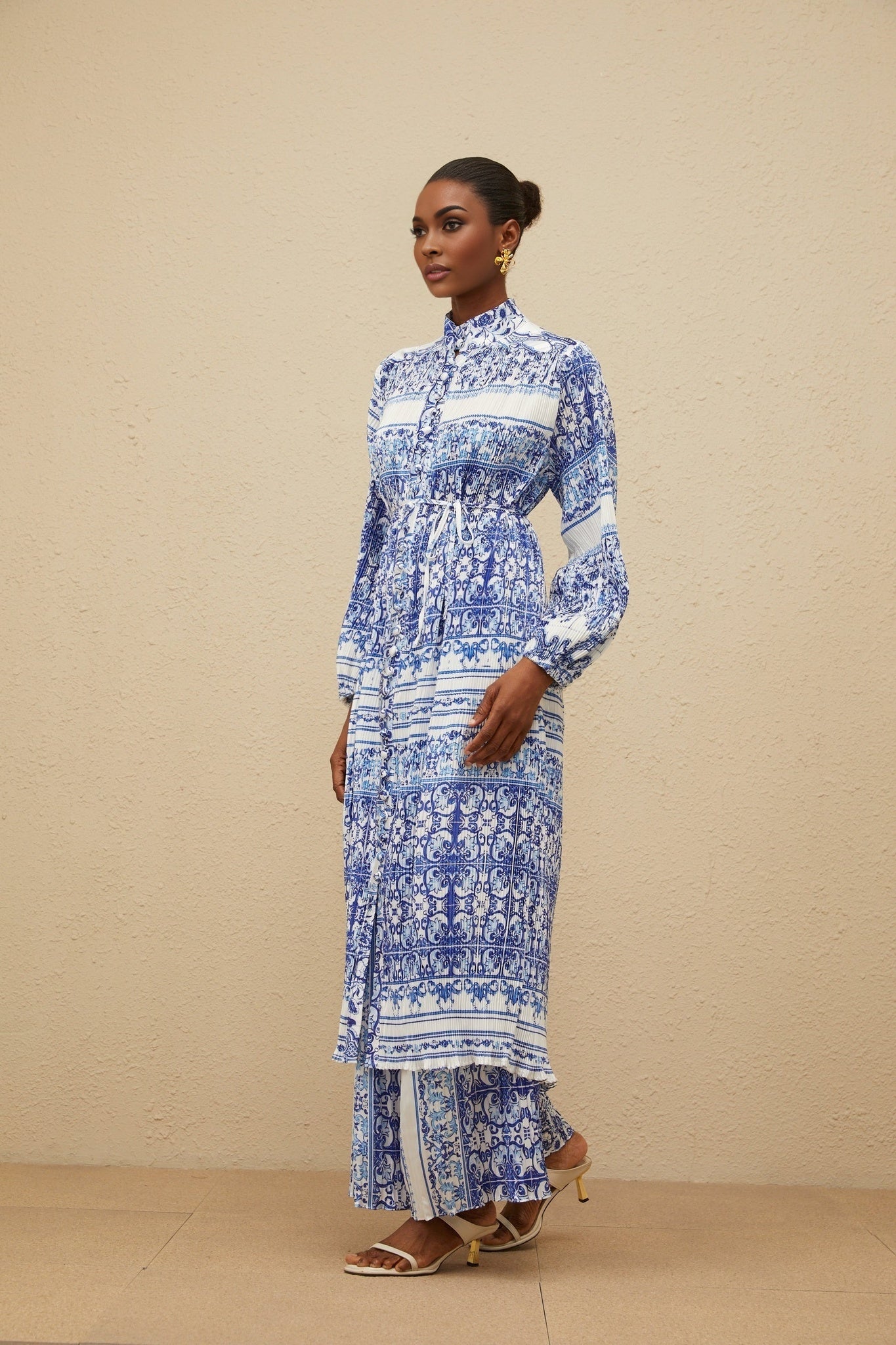 Blue and White Paisley Print Cardigan with Stand-up Collar and Long Sleeves