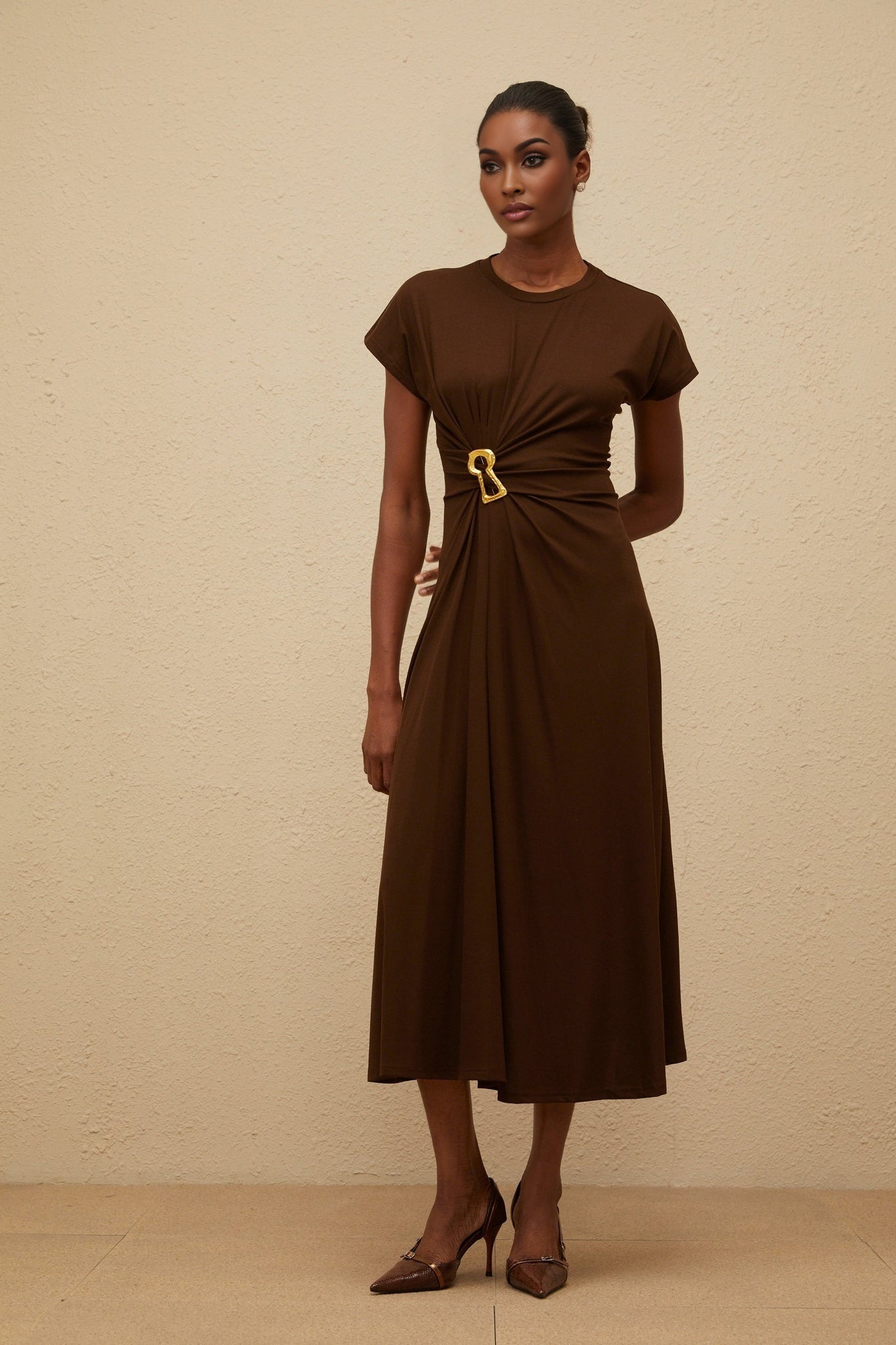 Brown cap sleeve midi dress with gathered detailing and keyhole pin