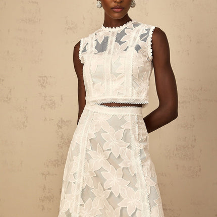 Caterinella White Floral Embroidery Top Skirt Set Scallop Hem Cut-Out Design A-Line Silhouette Model-Worthy Fit Sleeveless Calf-Length Skirt Elegant Fashion