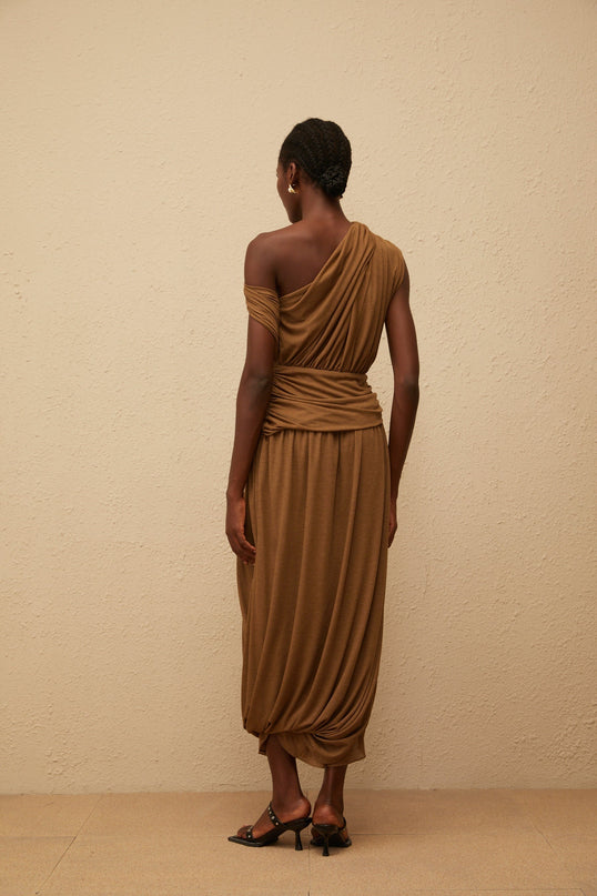 Clara Brown One-Shoulder Maxi Dress Ruched Detailing Asymmetrical Hem Stretch Fabric Avant-Garde Charm Side Zip Fastening Luxurious Terylene Fiber Spandex