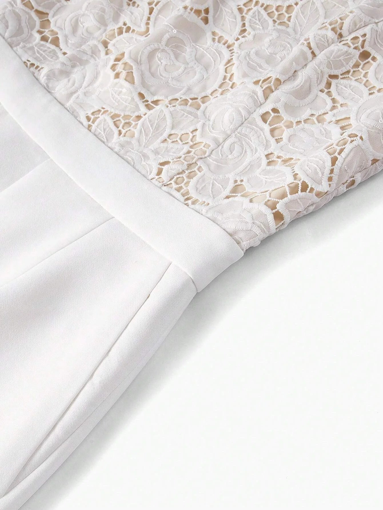 Classy SOLID GUIPURE LACE BODICE SLANT POCKET JUMPSUIT