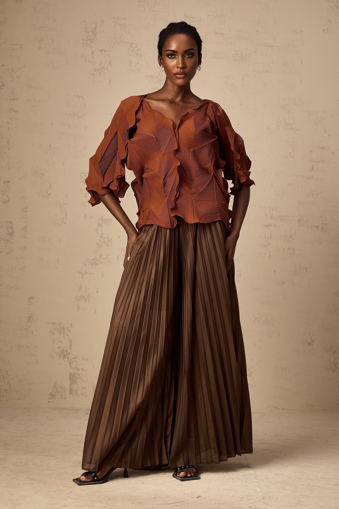 Demi brown matching set featuring a creased top and skirt
