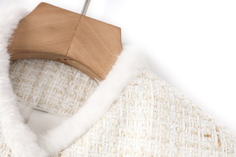 Elegant White Tweed Fur Trim Jacket with Gold Accents