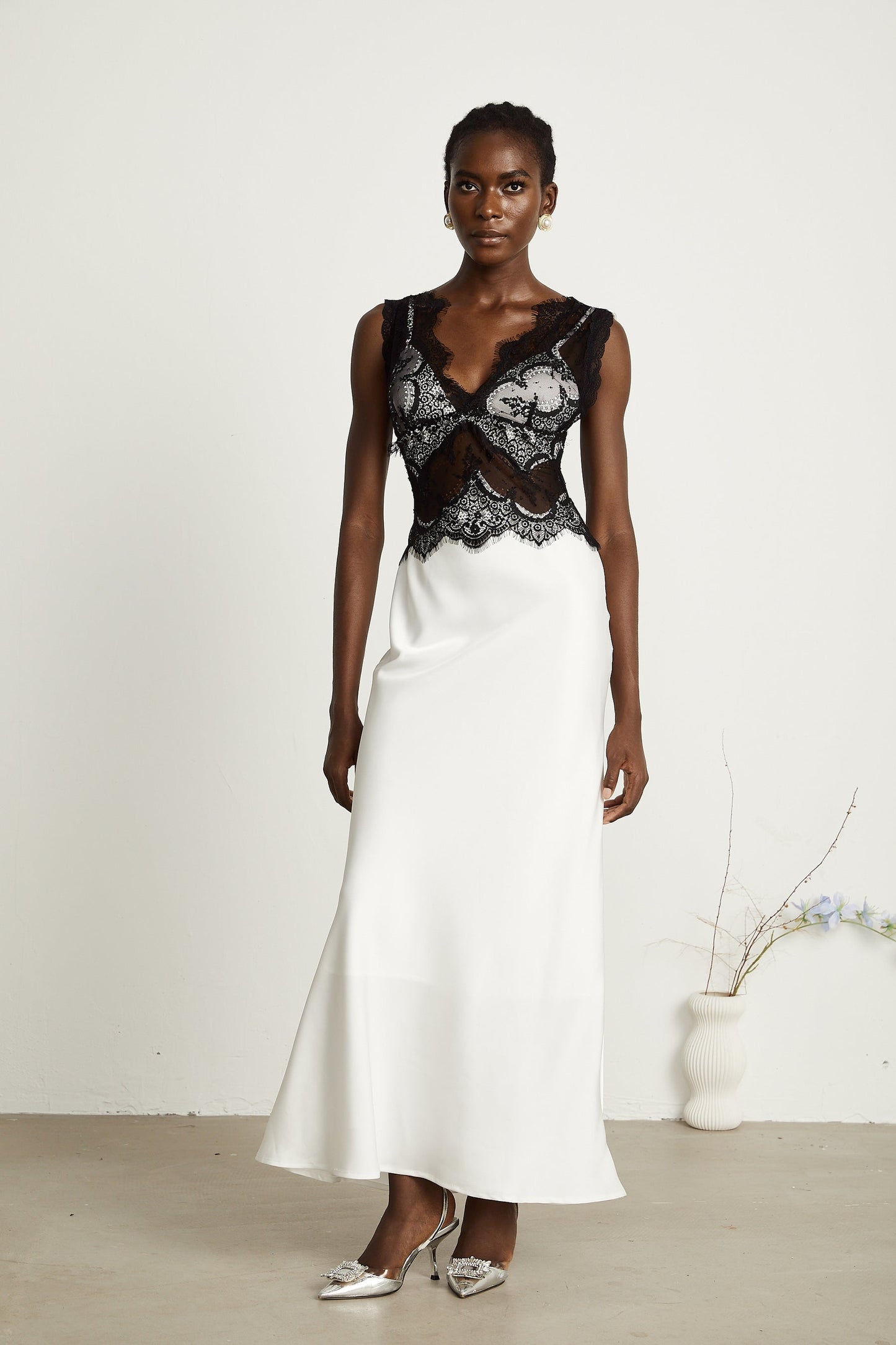 Éléonore contrastcolor lacedetail maxi dress