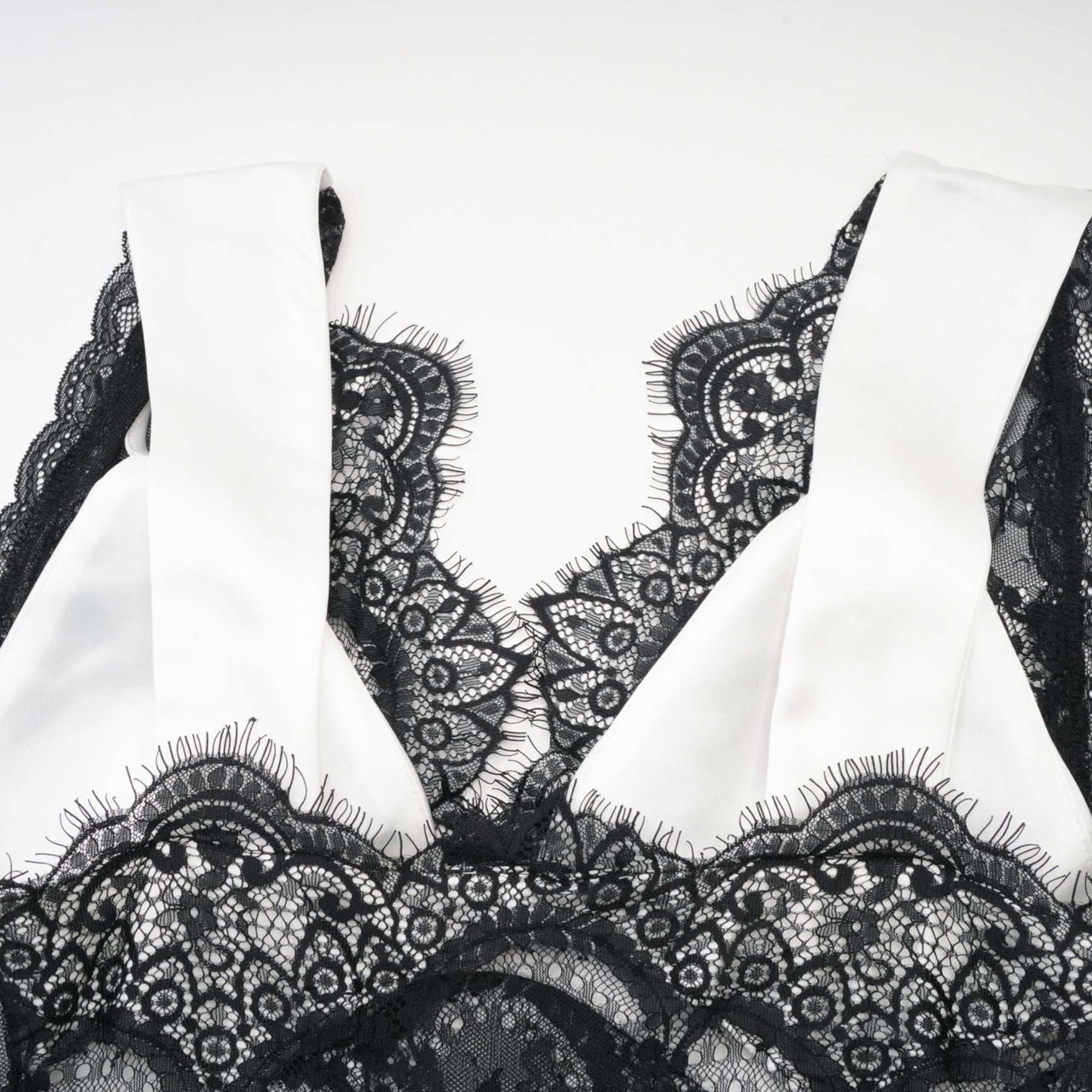 Éléonore contrastcolor lacedetail maxi dress