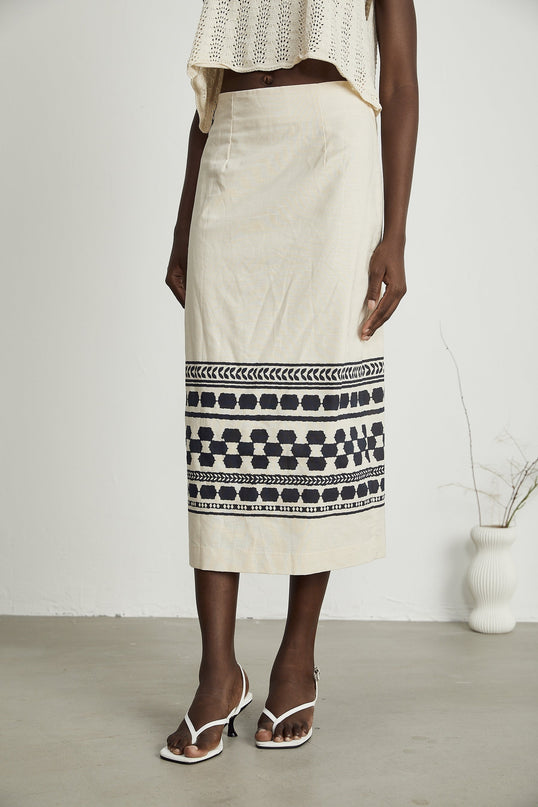 Elettra Neutrals Pattern Print Midi Dress in Luxurious Blend of Polyester and Spandex