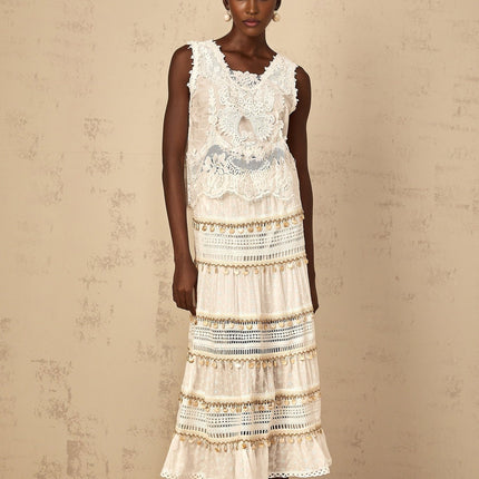 Gemmina White Cropped Top with Floral Embroidery and Frayed Edges