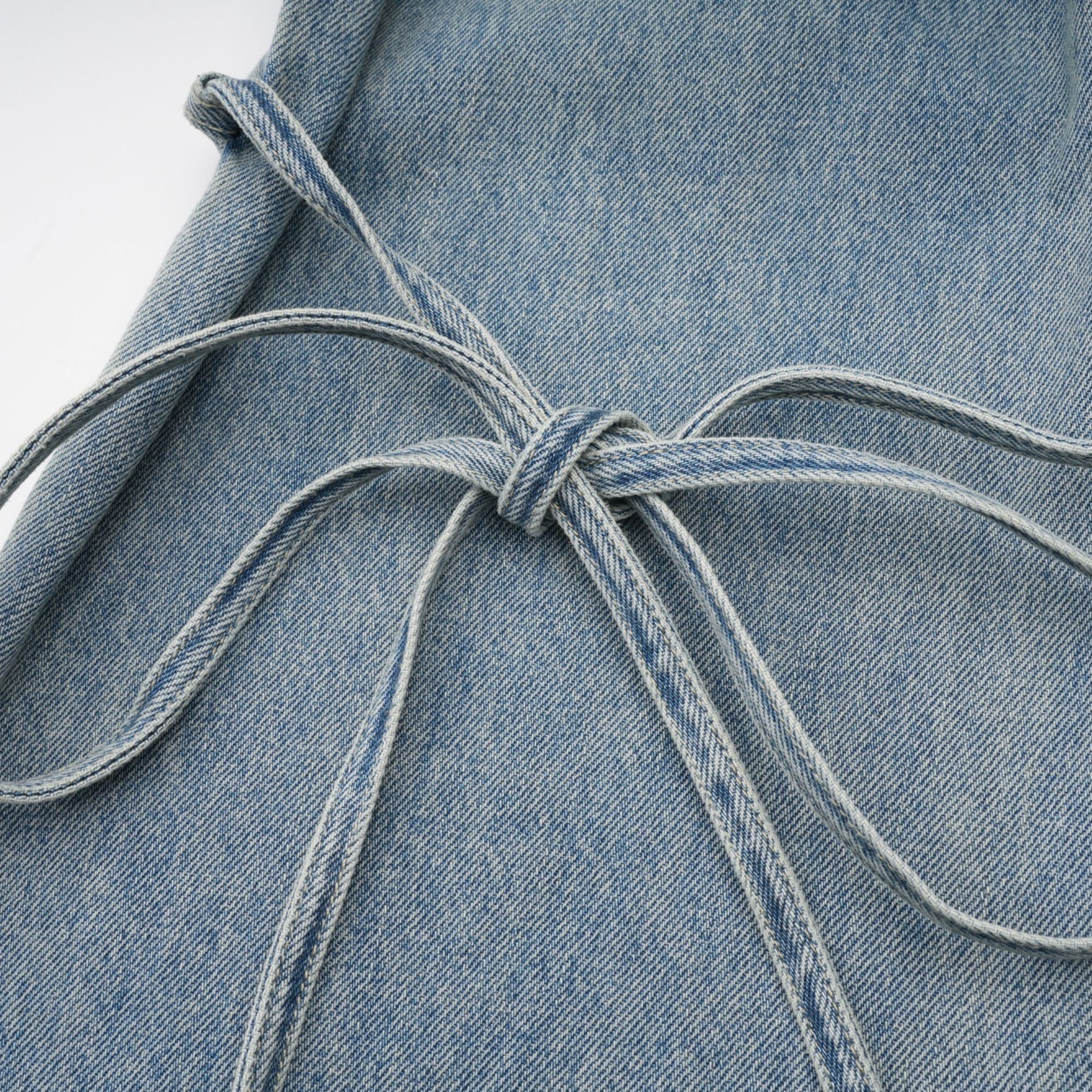 Géraldine strapdetail jeans
