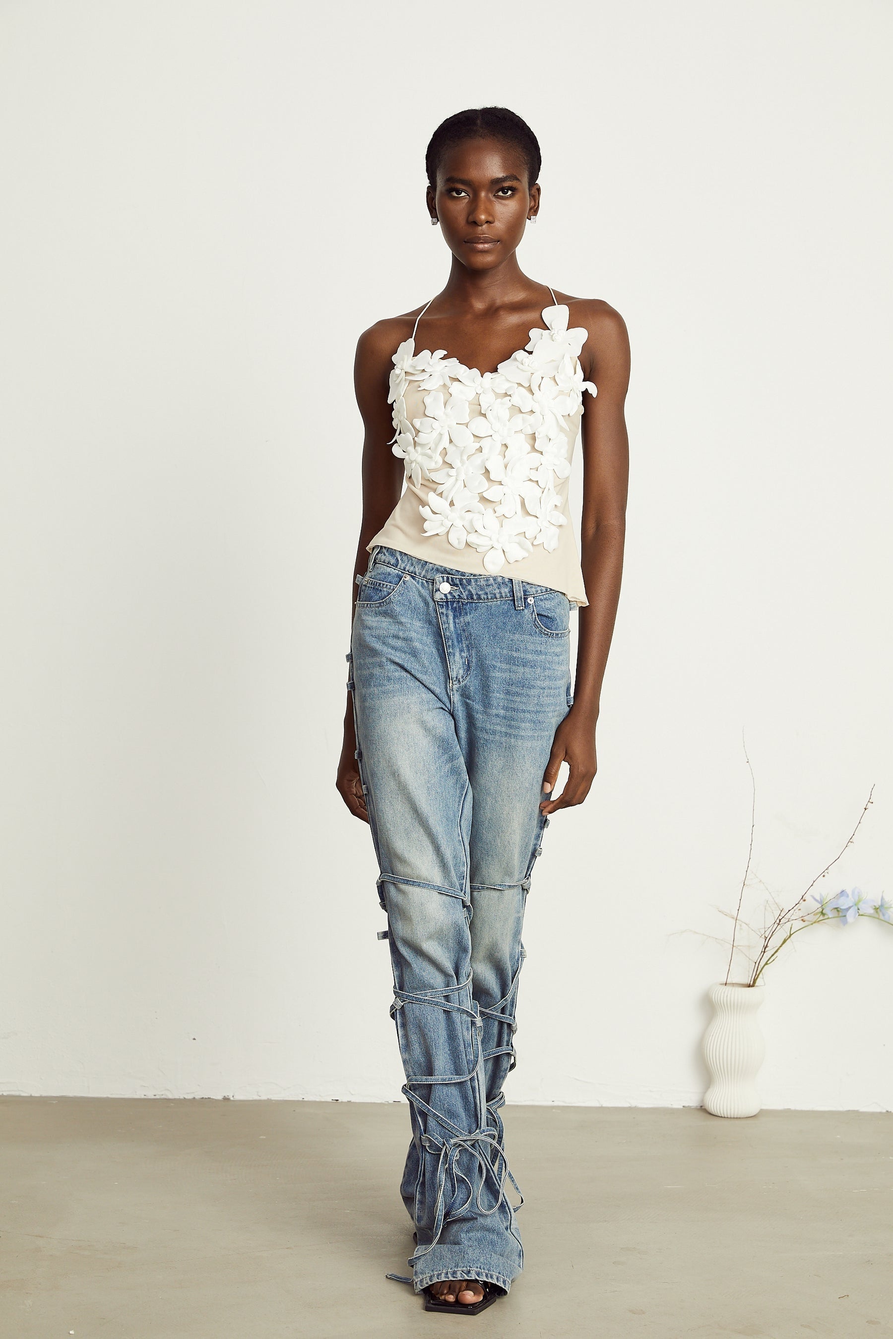 Géraldine strapdetail jeans