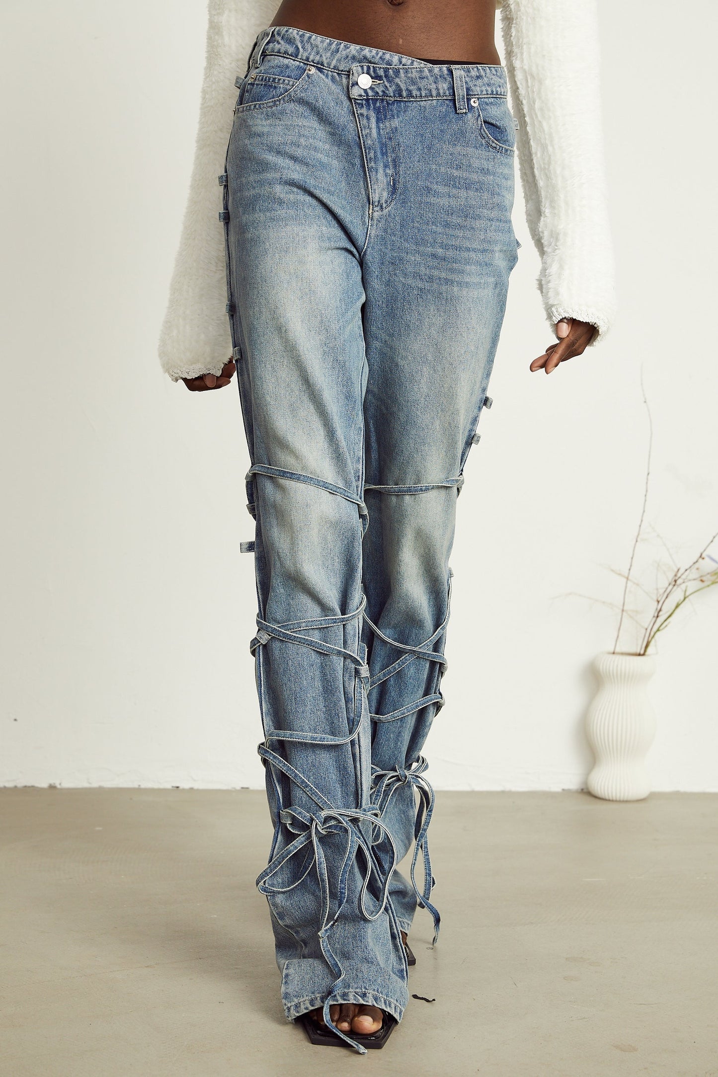Géraldine strapdetail jeans