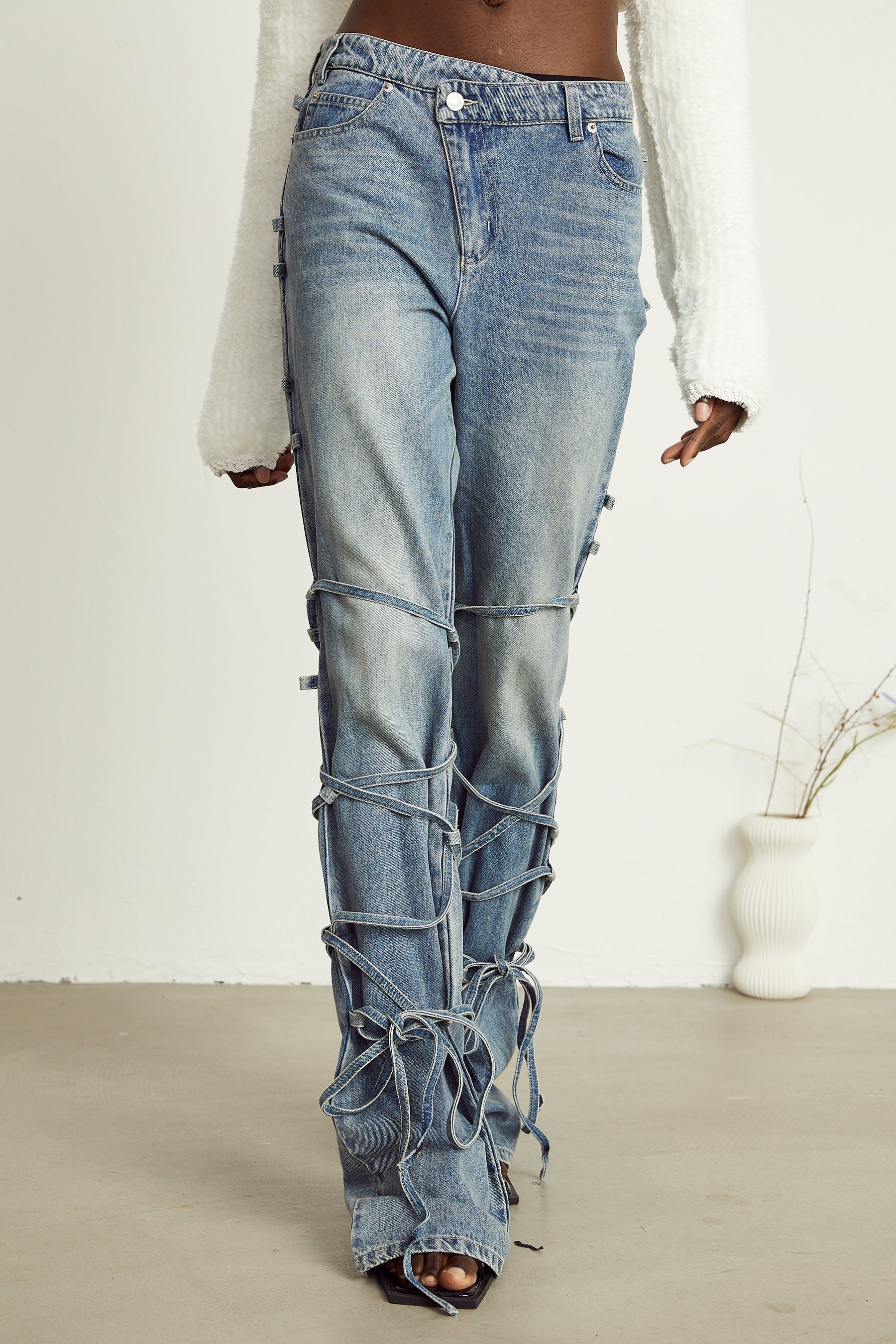 Géraldine strapdetail jeans