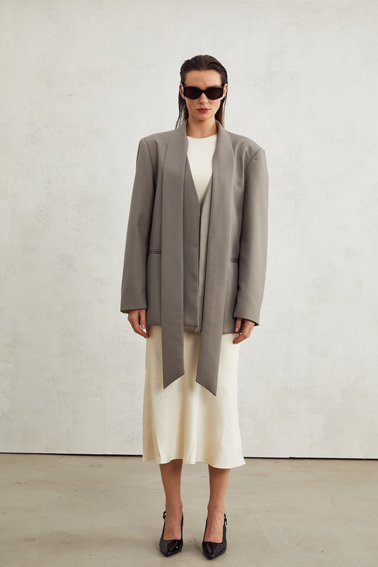 Giacomina Grey Collarless V-neck Open Front Blazer with Buttoned Cuffs and Welt Pockets
