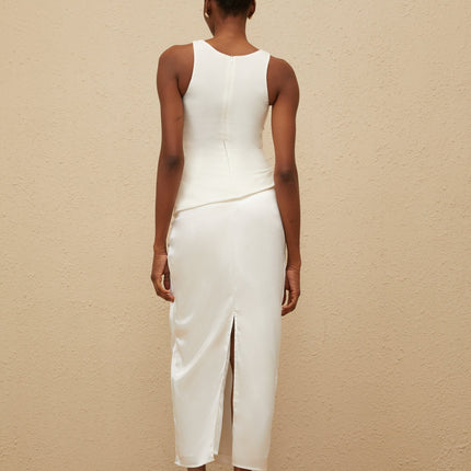 Giovannella White Midi Dress with Decorative Buckle and Ruched Detailing