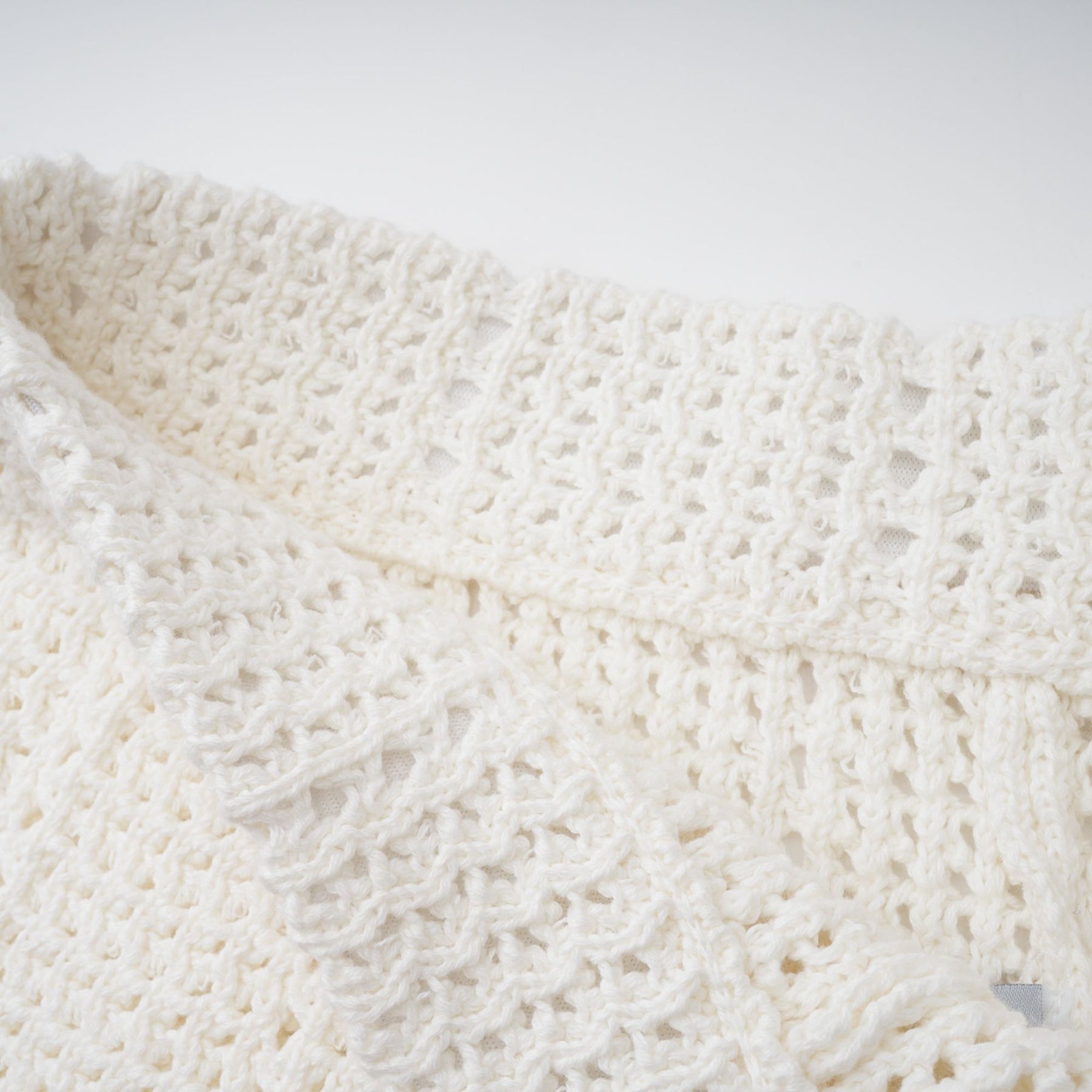 Gisèle White Floral Appliqué Crochet Knit TwoPiece Top and Shorts Set