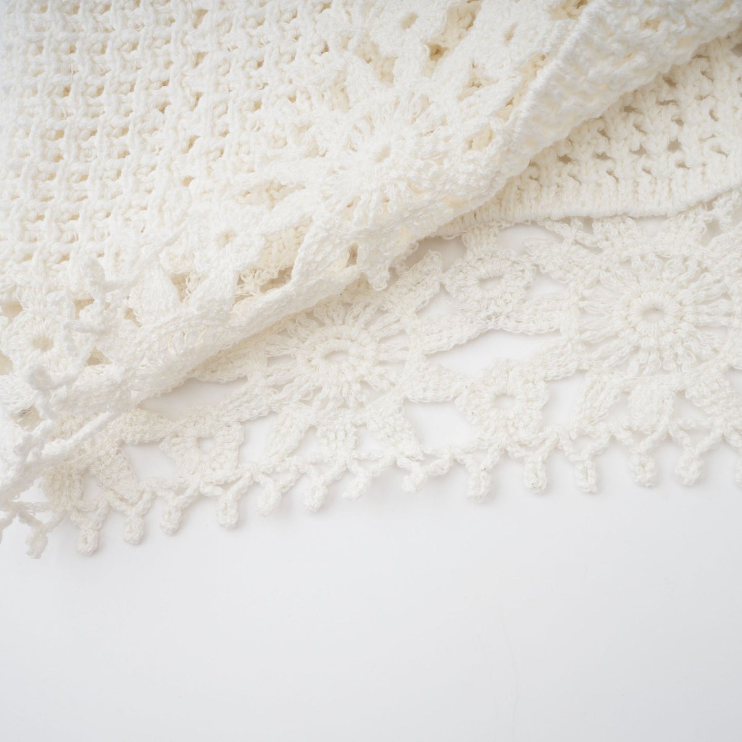 Gisèle White Floral Appliqué Crochet Knit TwoPiece Top and Shorts Set