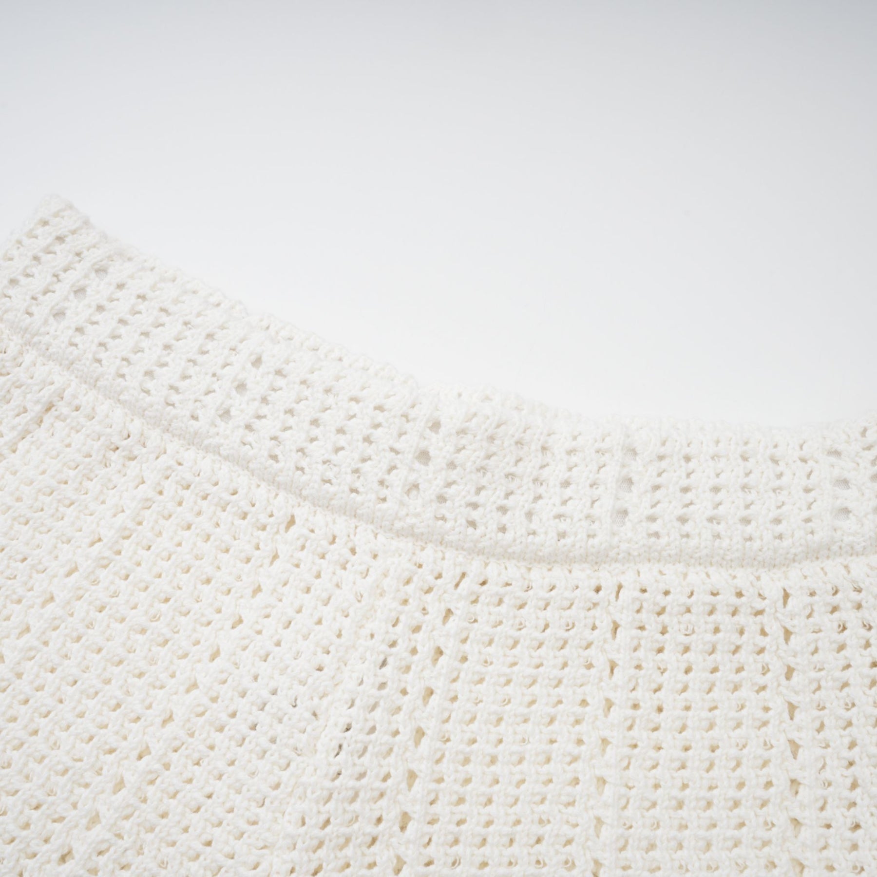 Gisèle White Floral Appliqué Crochet Knit TwoPiece Top and Shorts Set