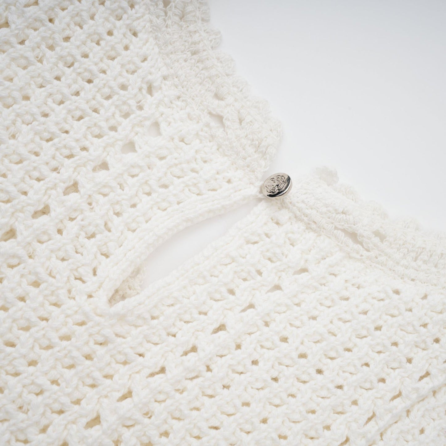 Gisèle White Floral Appliqué Crochet Knit TwoPiece Top and Shorts Set