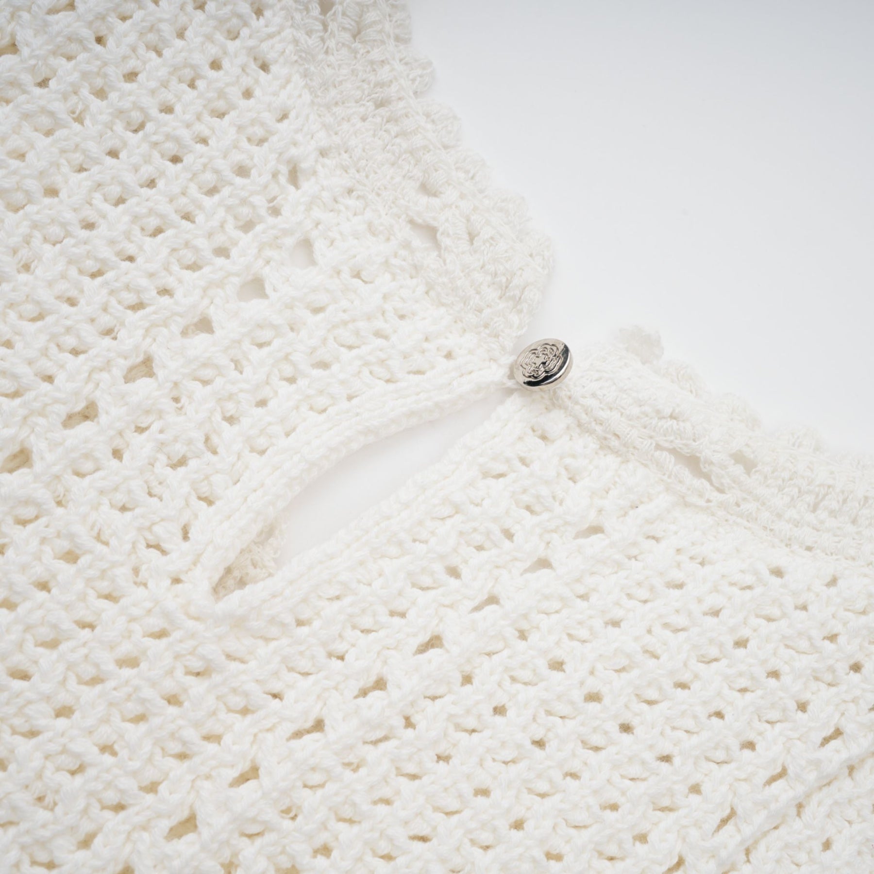 Gisèle White Floral Appliqué Crochet Knit TwoPiece Top and Shorts Set