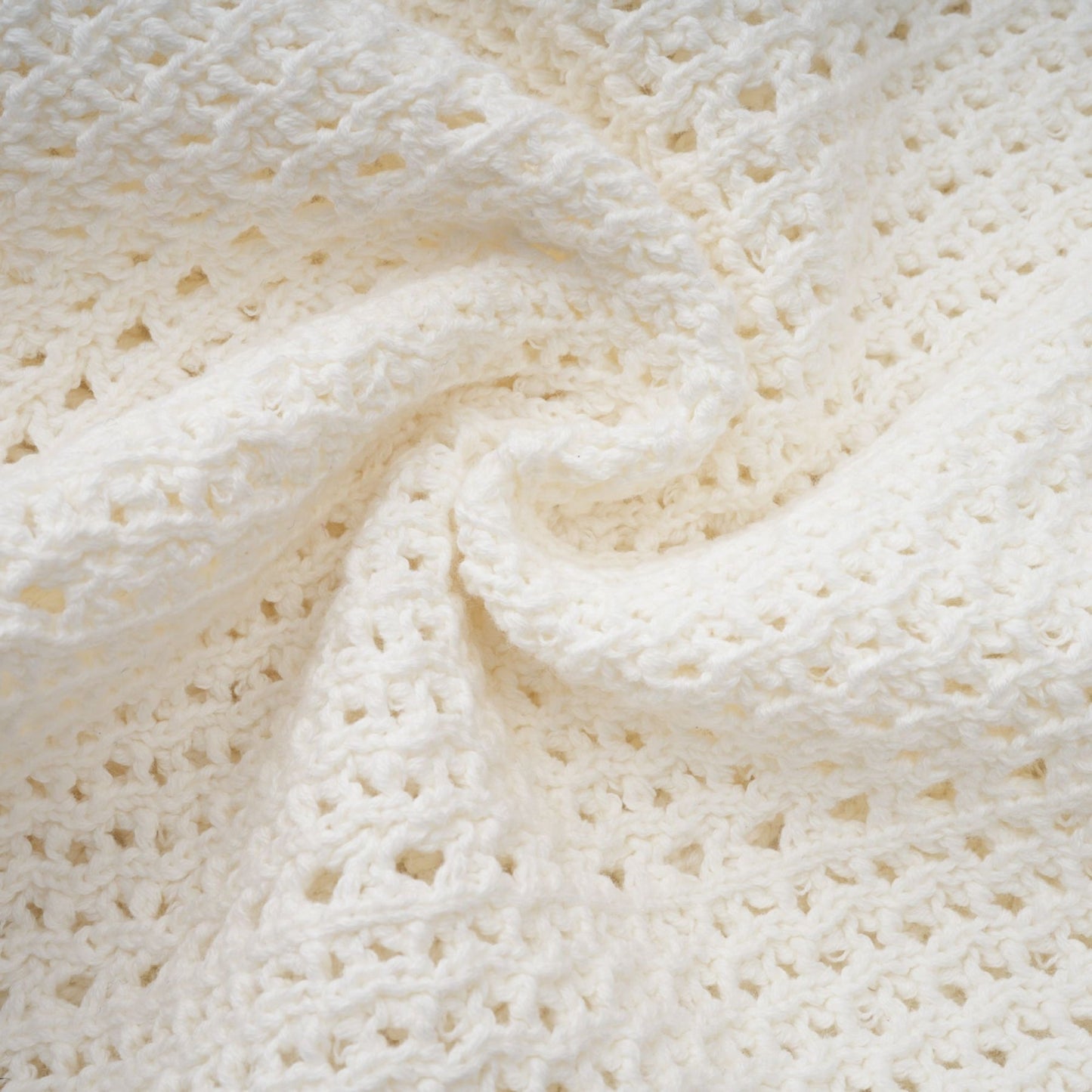 Gisèle White Floral Appliqué Crochet Knit TwoPiece Top and Shorts Set