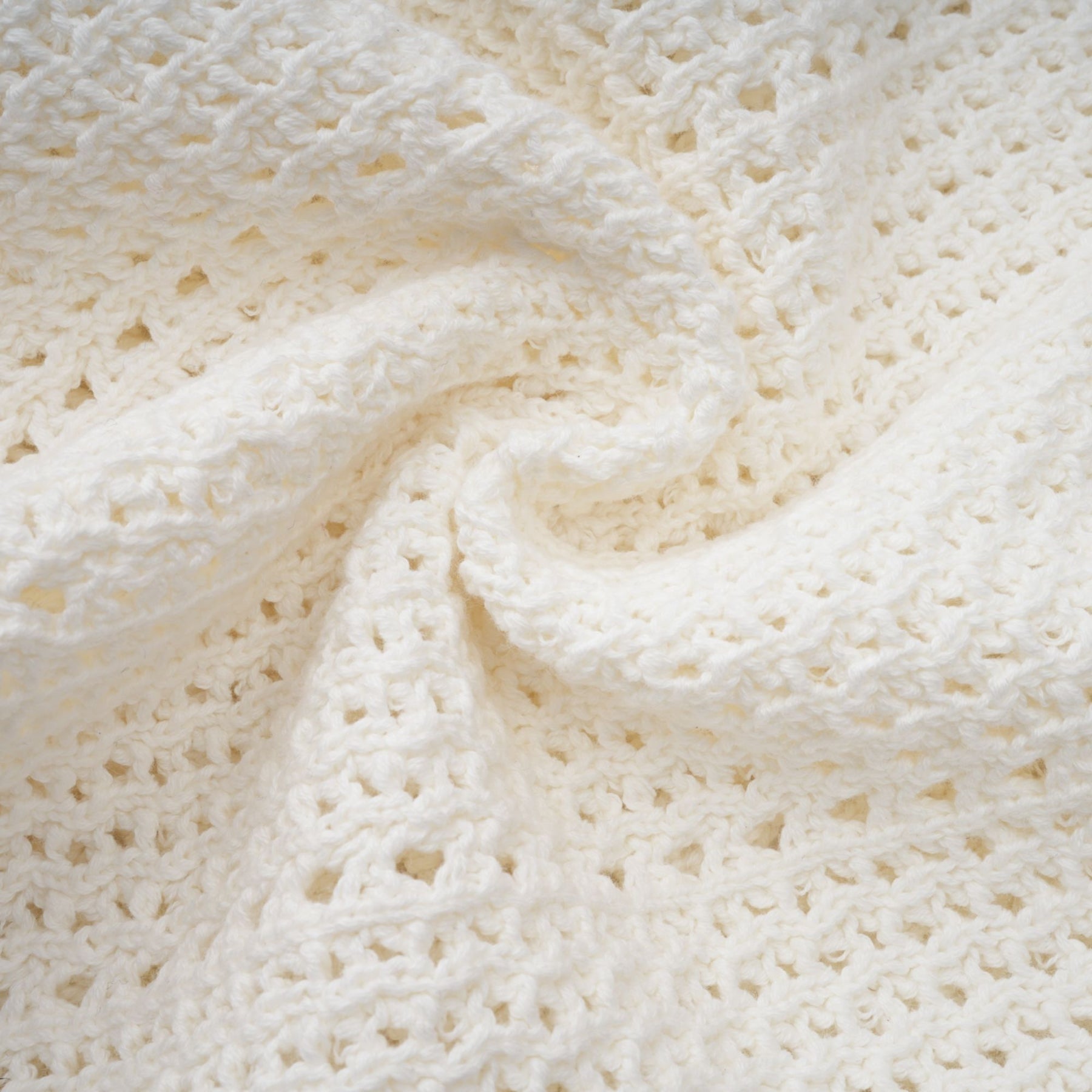 Gisèle White Floral Appliqué Crochet Knit TwoPiece Top and Shorts Set