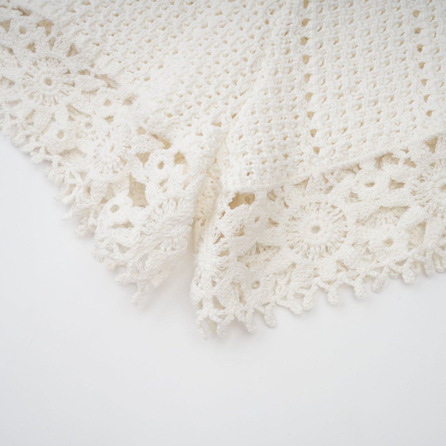 Gisèle White Floral Appliqué Crochet Knit TwoPiece Top and Shorts Set