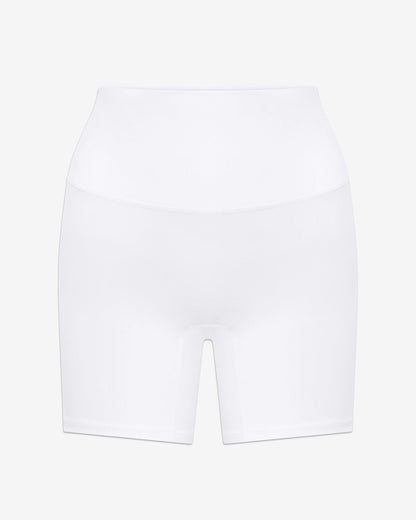 High - waisted stretch shorts with scrunch detail, 5 inseam - White