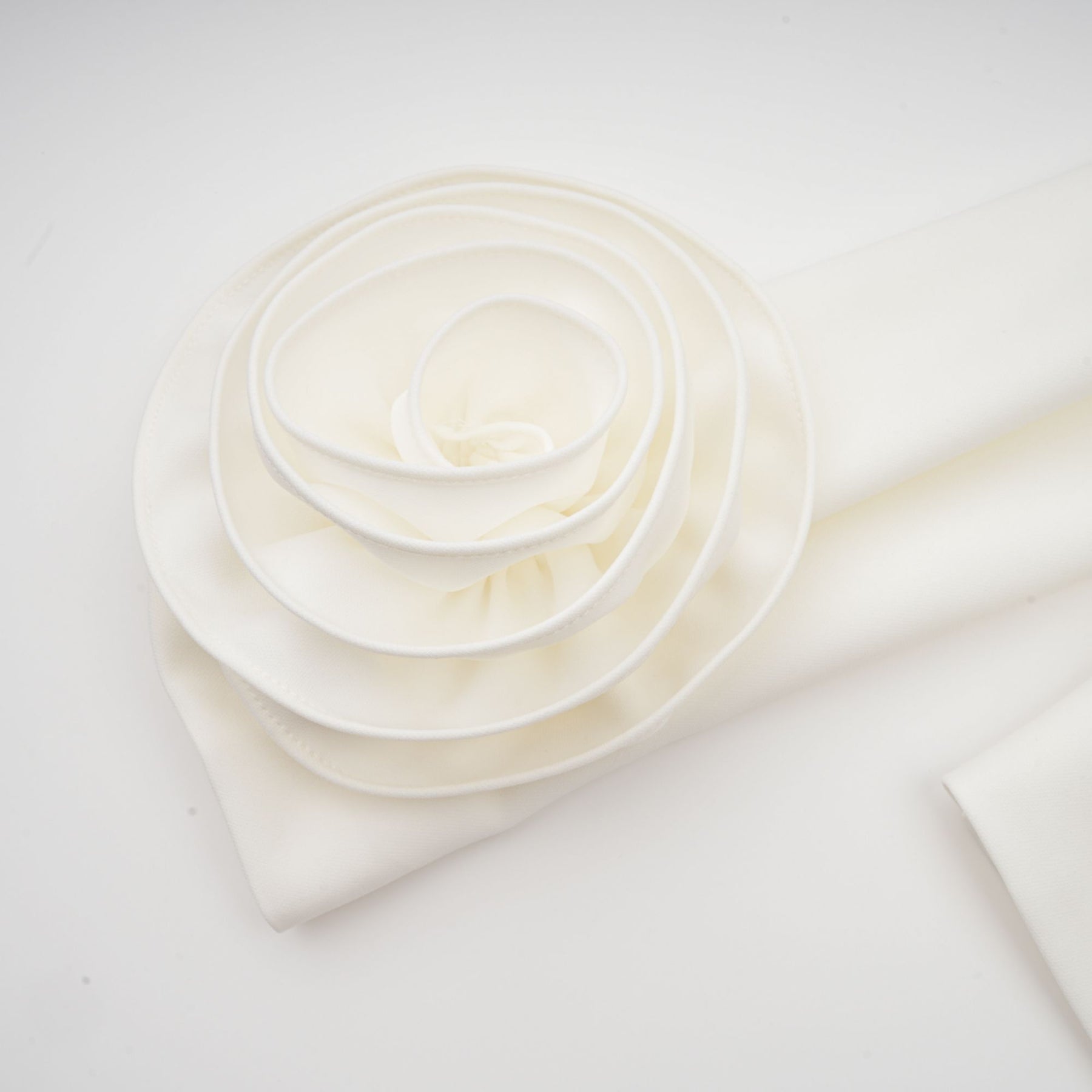 Hilaire white 3dpetal top  skirt matching set
