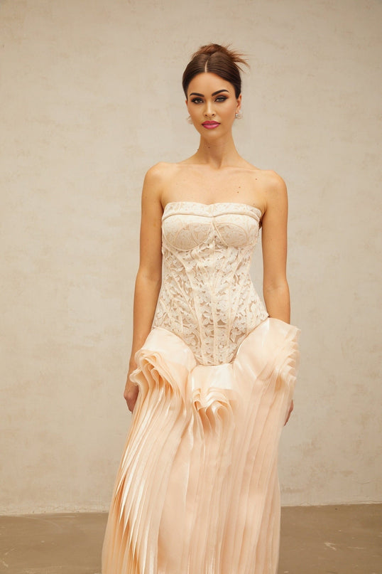 Hunter Neutrals Lace Overlay Maxi Dress Corset Peplum Waist Layered Design Rear Lace-Up Fastening Delicate Chest Pads 100% Terylene Fiber