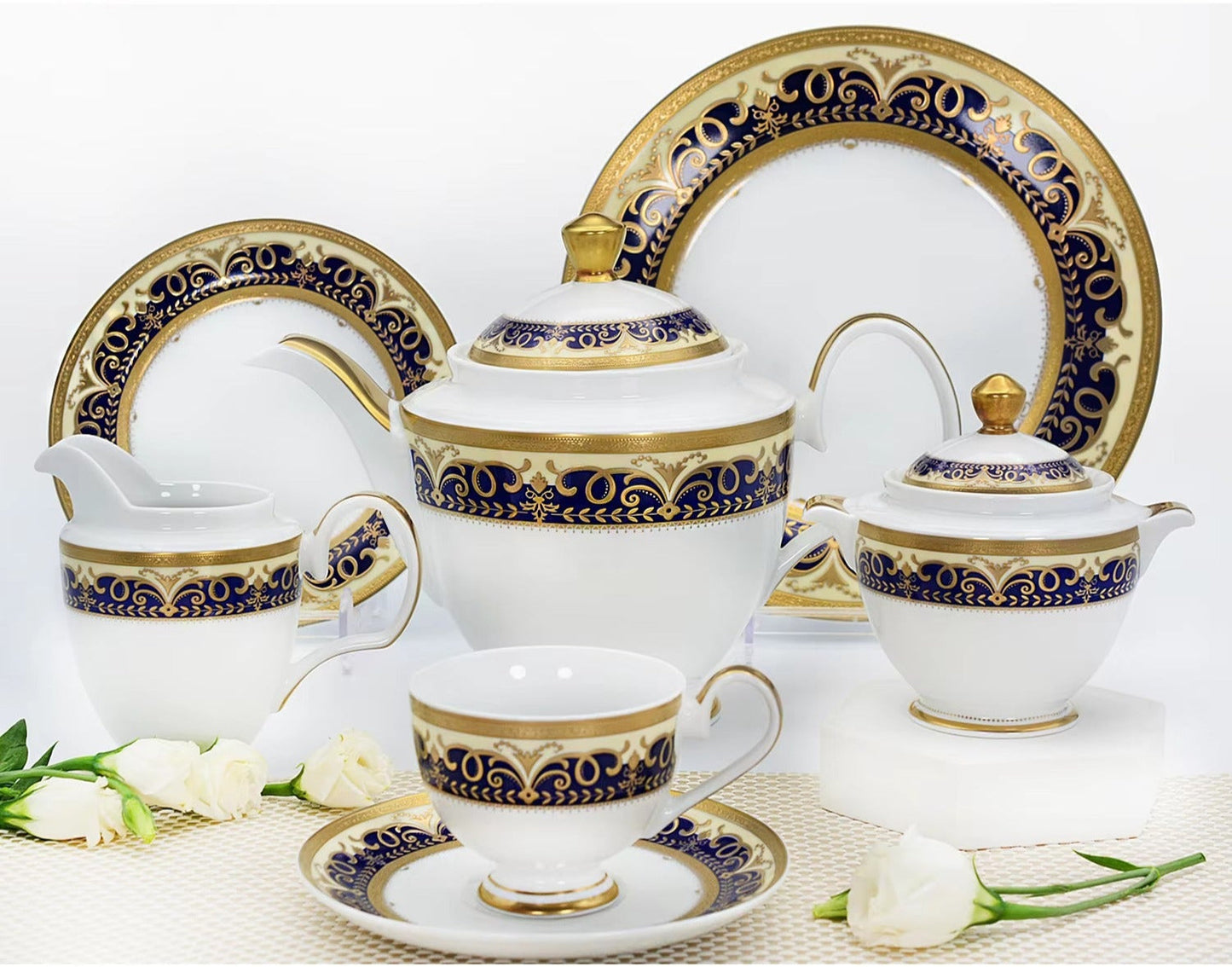 Luxury Porcelain Dinnerware & Tea Set – 24k Embossed – Service For 12 Jacqueline van Hoef