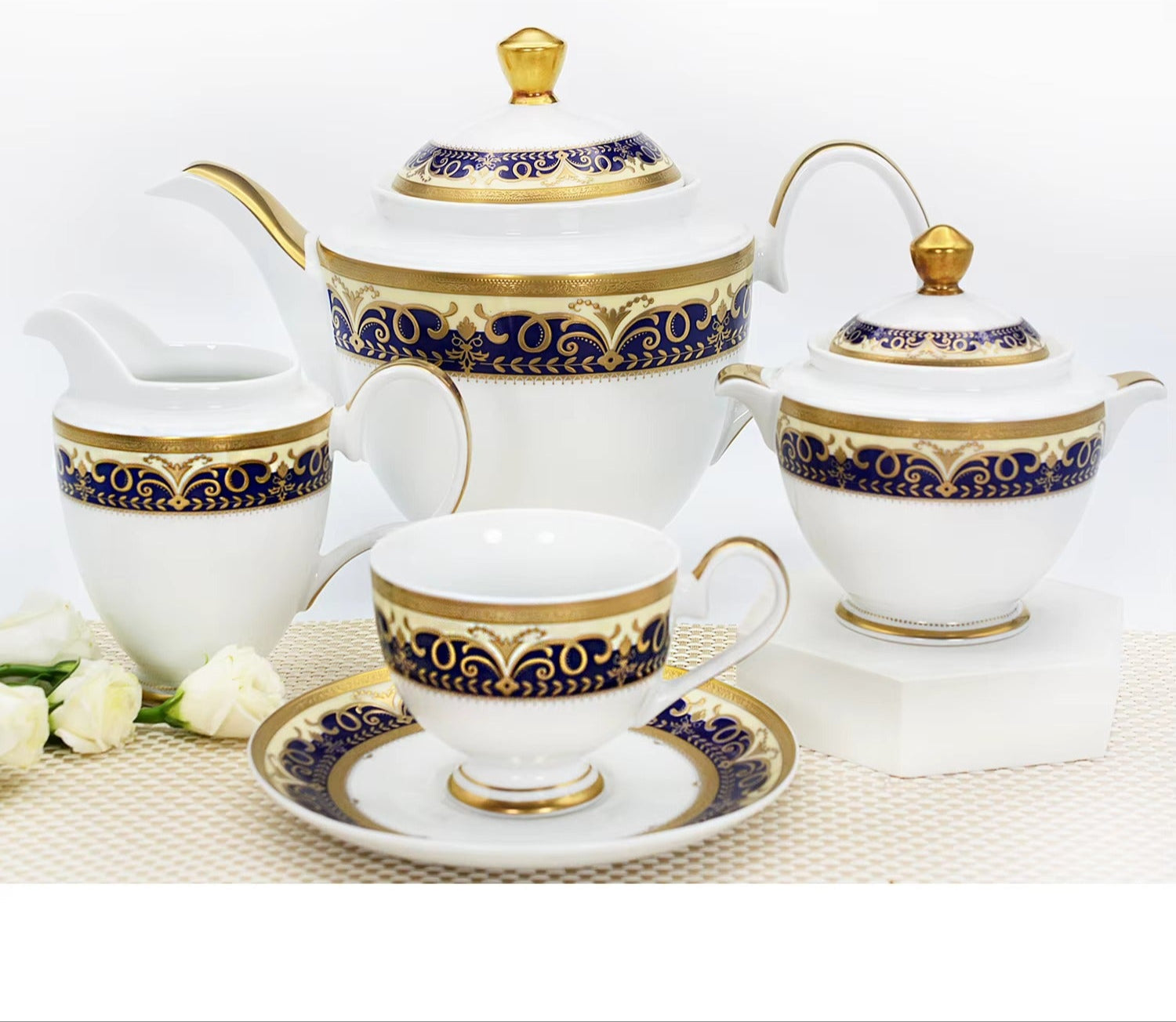 Luxury Porcelain Dinnerware & Tea Set – 24k Embossed – Service For 12 Jacqueline van Hoef