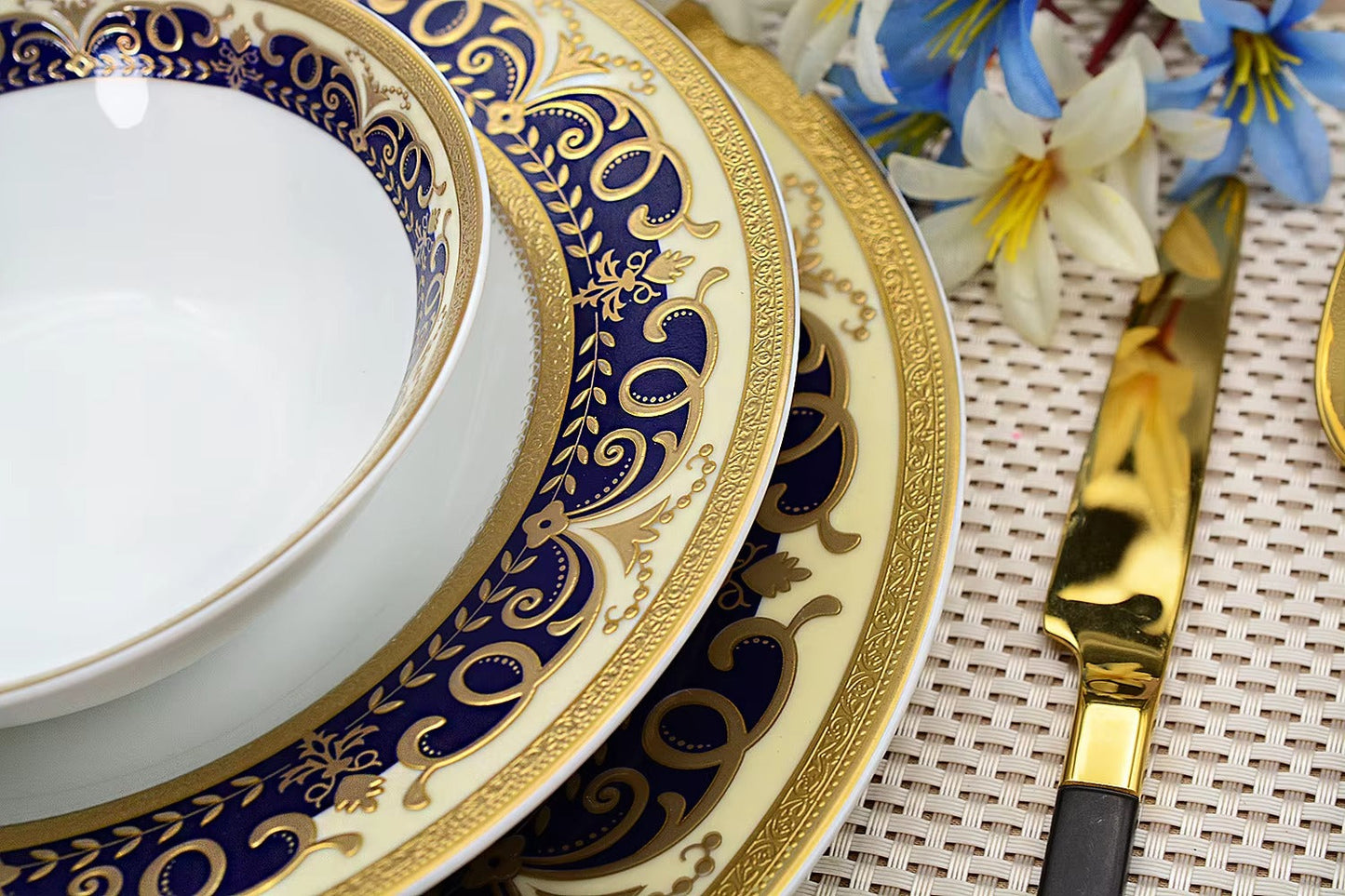 Luxury Porcelain Dinnerware & Tea Set – 24k Embossed – Service For 12 Jacqueline van Hoef