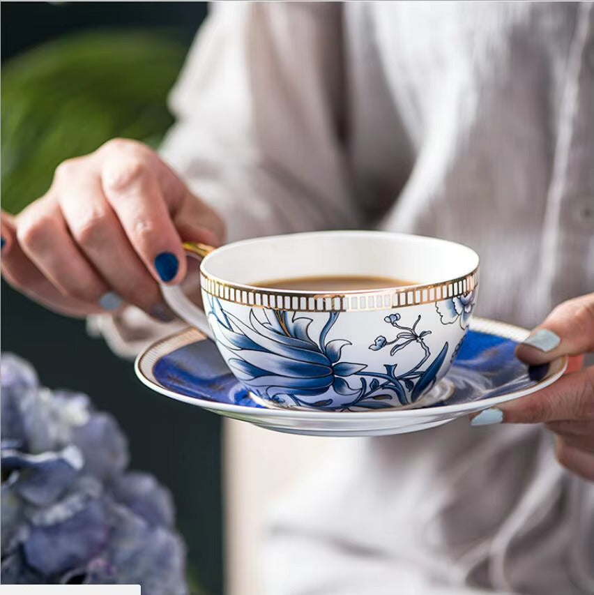 Classic Porcelain Tea For One Set – 11.8 Fl Oz Teapot, Cup & Saucer Jacqueline van Hoef