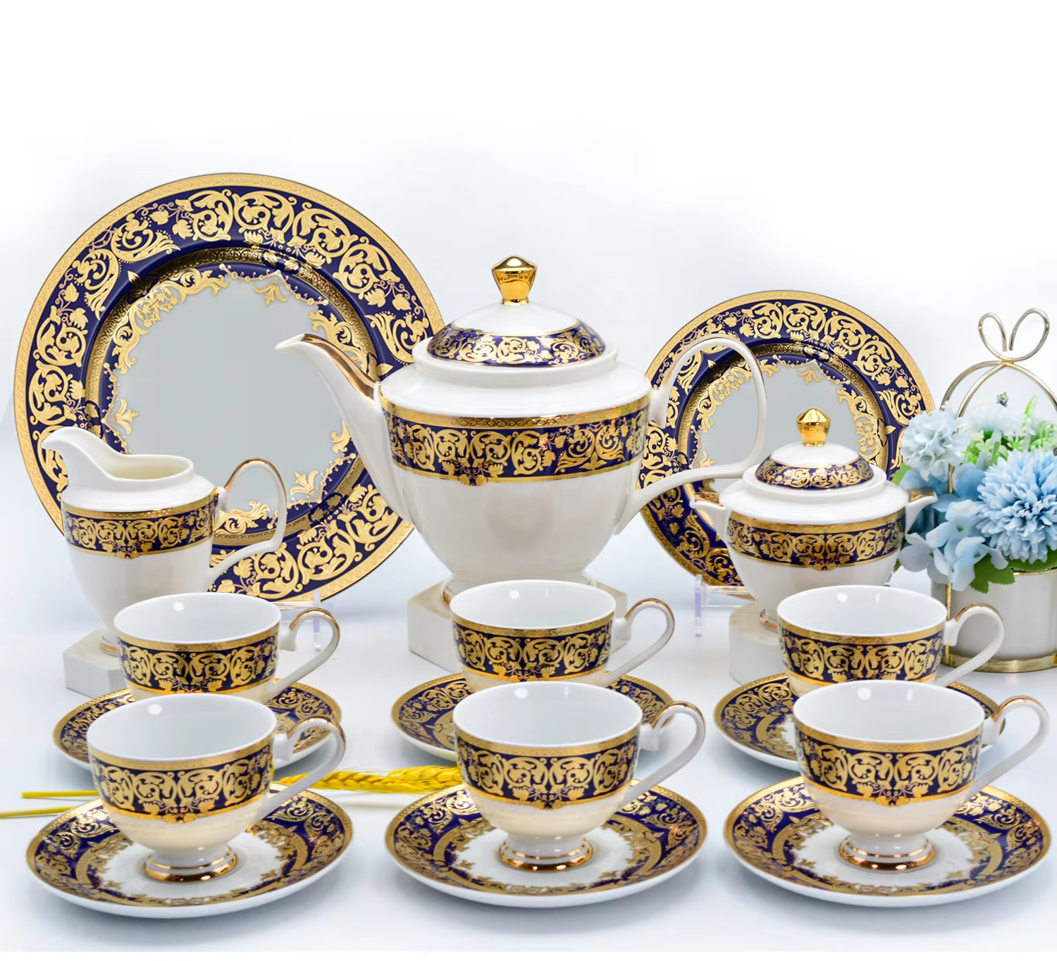 Royal Porcelain Tea Set – 24-piece Vintage Service For 6 Jacqueline van Hoef
