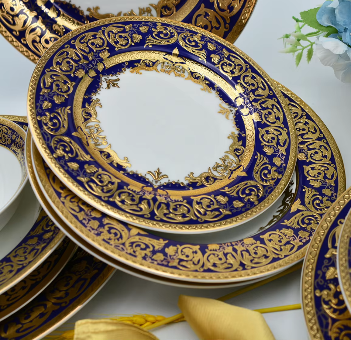 Royal Porcelain Tea Set – 24-piece Vintage Service For 6 Jacqueline van Hoef