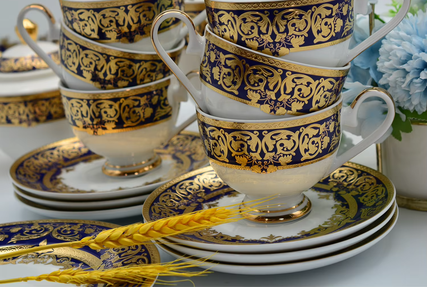 Royal Porcelain Tea Set – 24-piece Vintage Service For 6 Jacqueline van Hoef