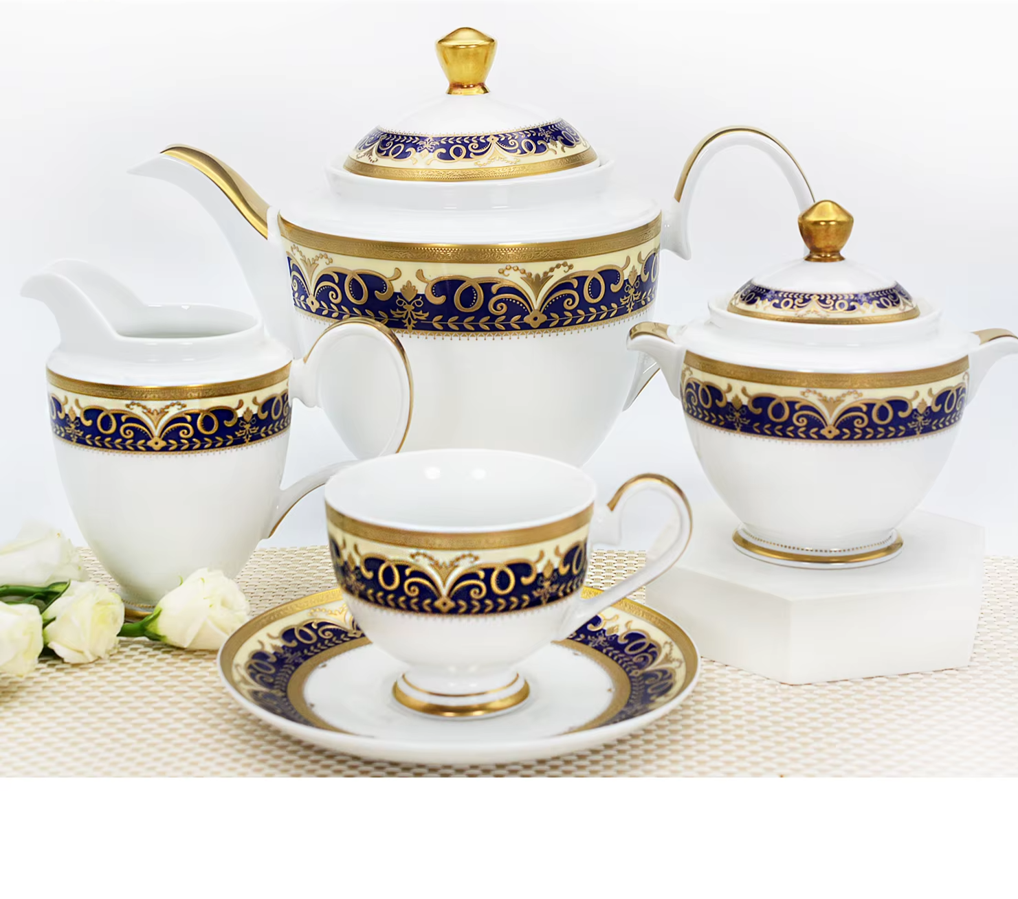 Luxury Porcelain Dinnerware & Tea Set – 24k Embossed – Service For 12 Jacqueline van Hoef