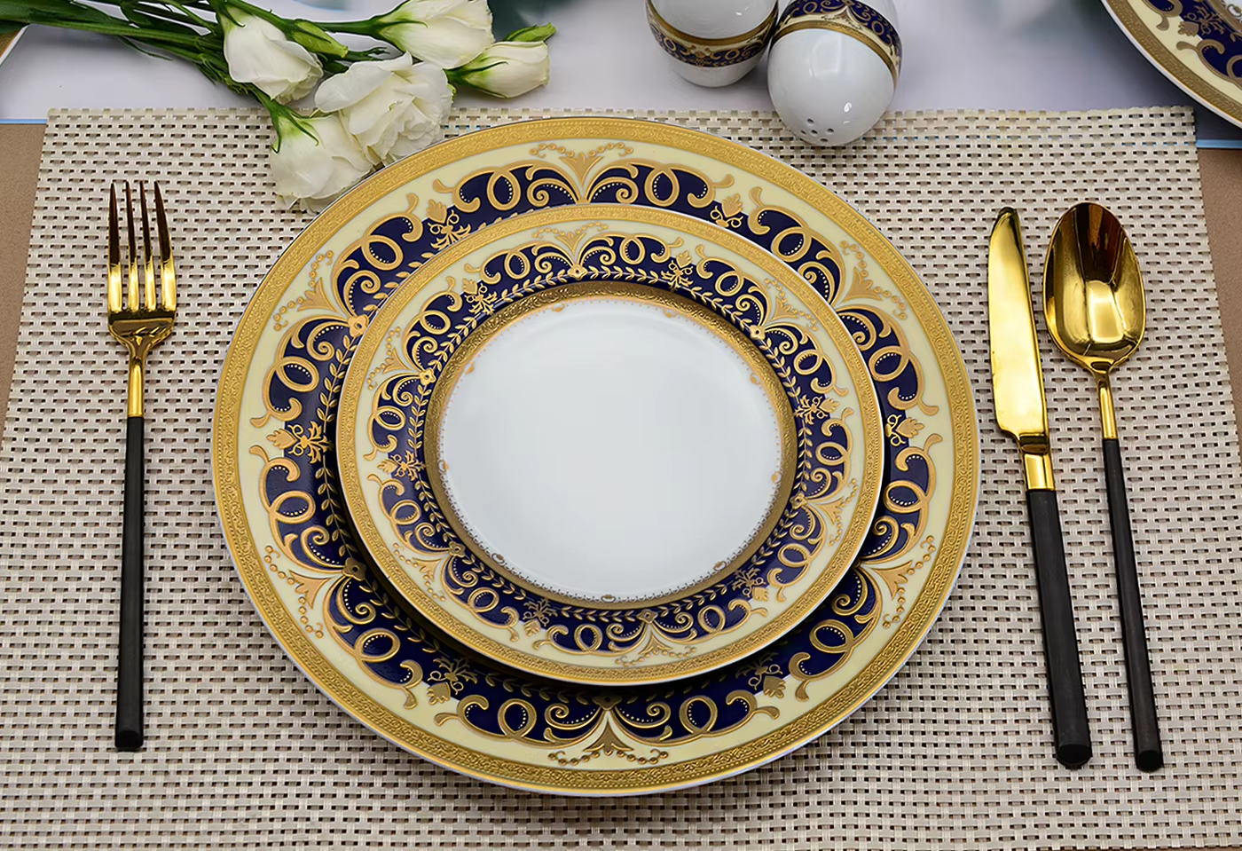 Luxury Porcelain Dinnerware & Tea Set – 24k Embossed – Service For 12 Jacqueline van Hoef